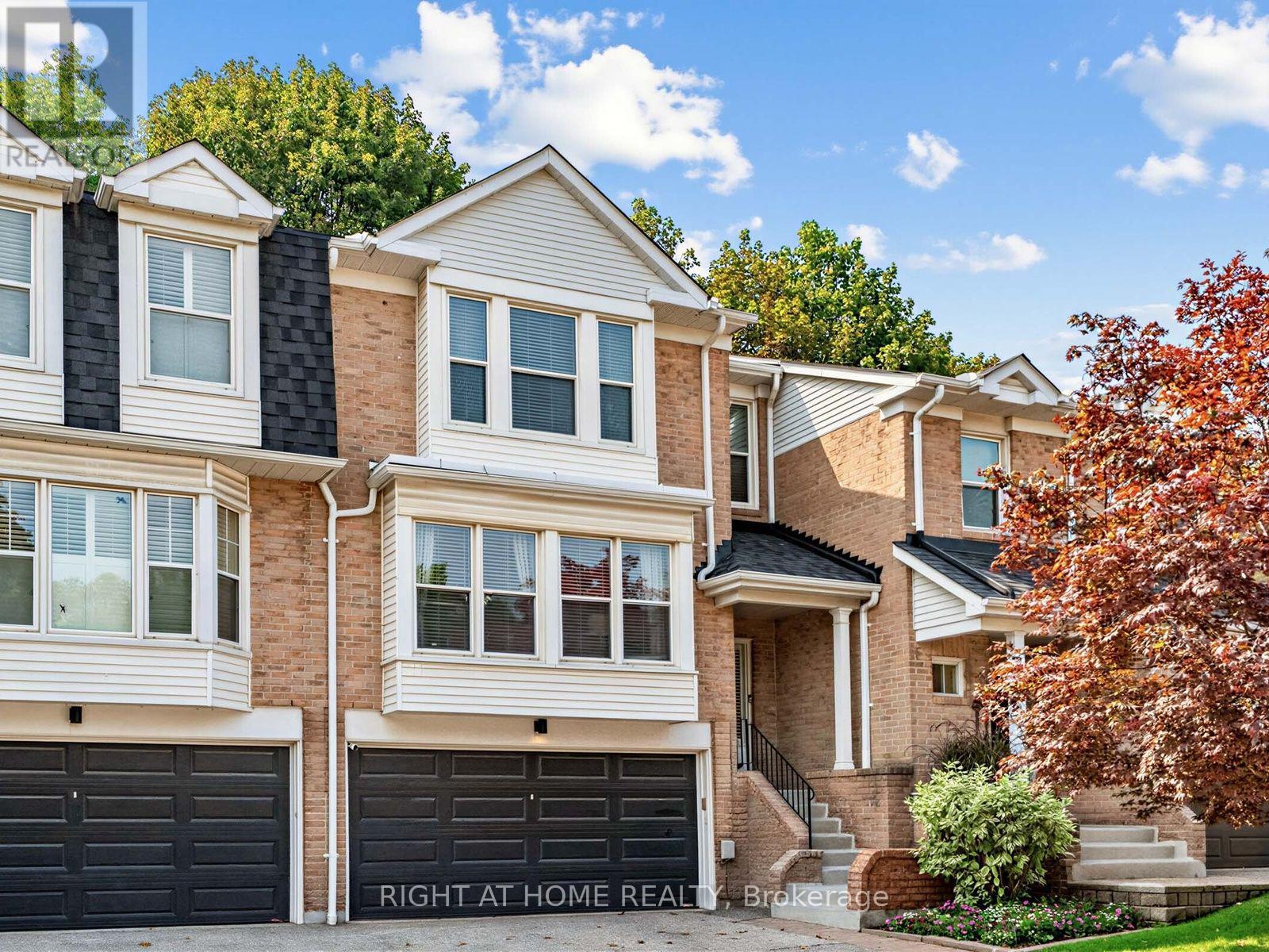 25 - 25 Tamarack Circle, Toronto, Ontario  M9P 3T9 - Photo 1 - W13739830
