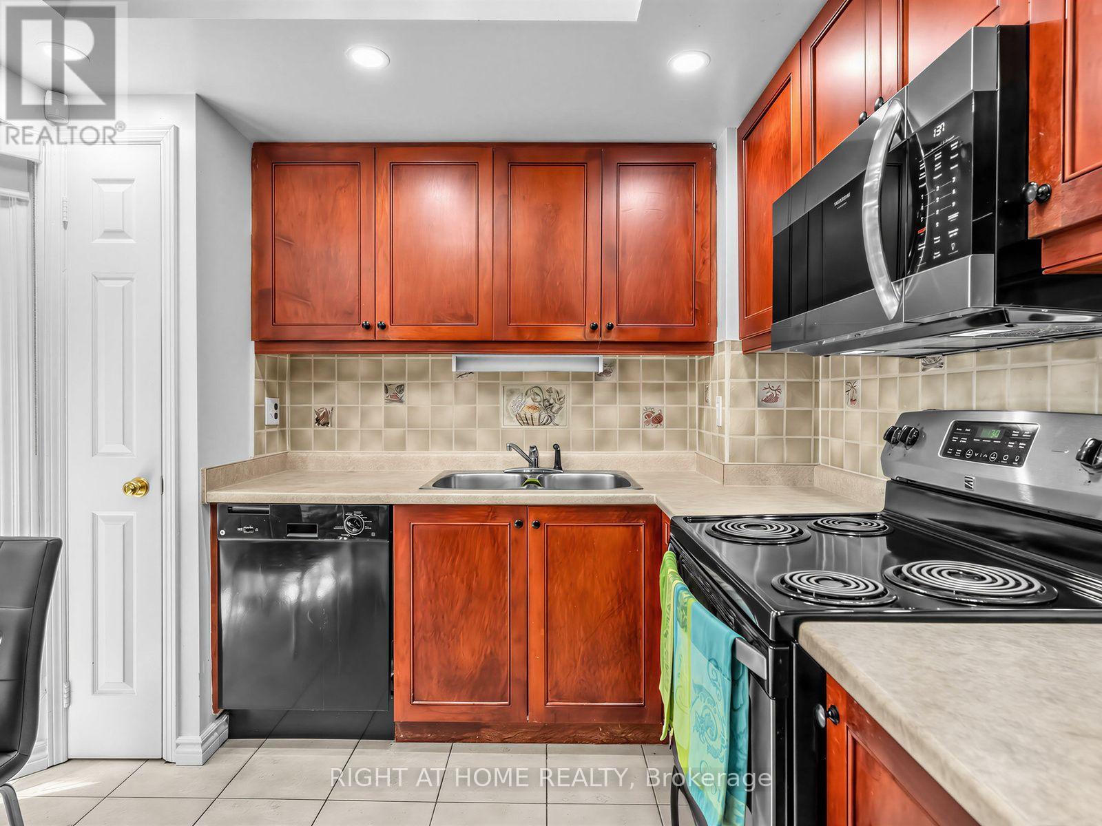 25 - 25 Tamarack Circle, Toronto, Ontario  M9P 3T9 - Photo 11 - W13739830