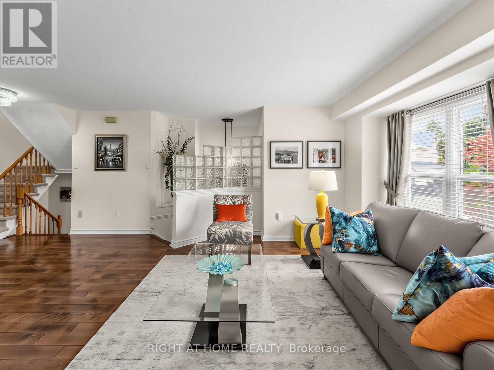 25 - 25 Tamarack Circle, Toronto, Ontario  M9P 3T9 - Photo 3 - W13739830