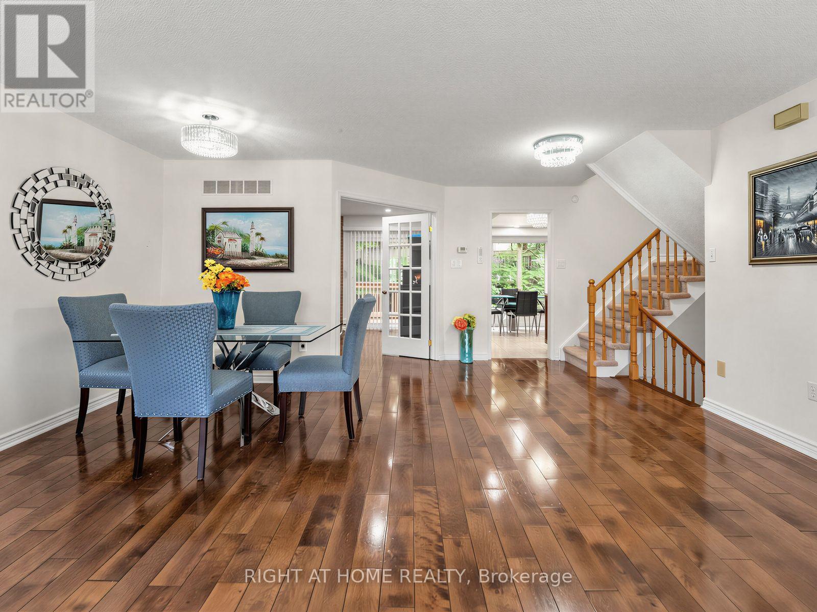 25 - 25 Tamarack Circle, Toronto, Ontario  M9P 3T9 - Photo 4 - W13739830
