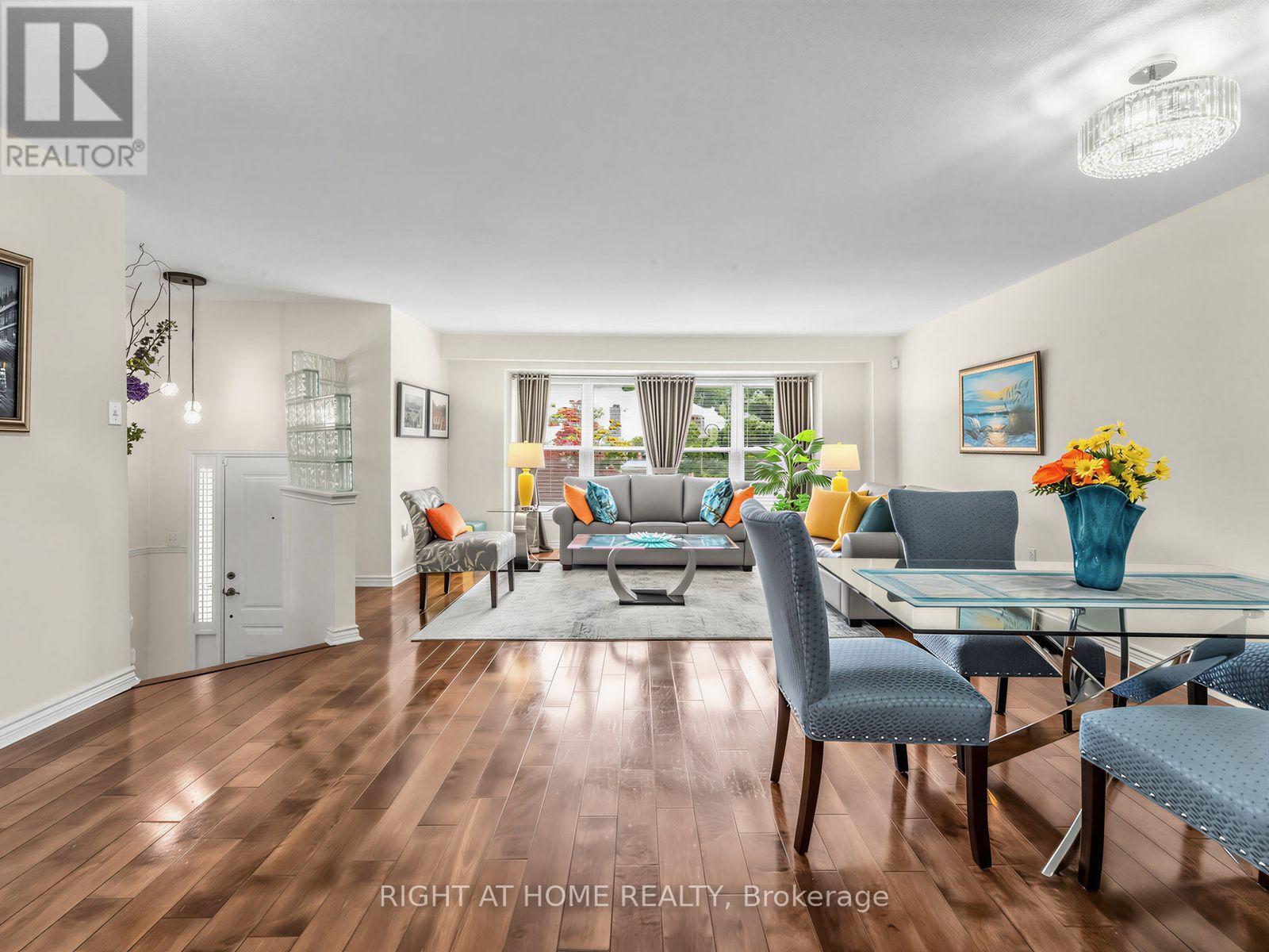 25 - 25 Tamarack Circle, Toronto, Ontario  M9P 3T9 - Photo 5 - W13739830