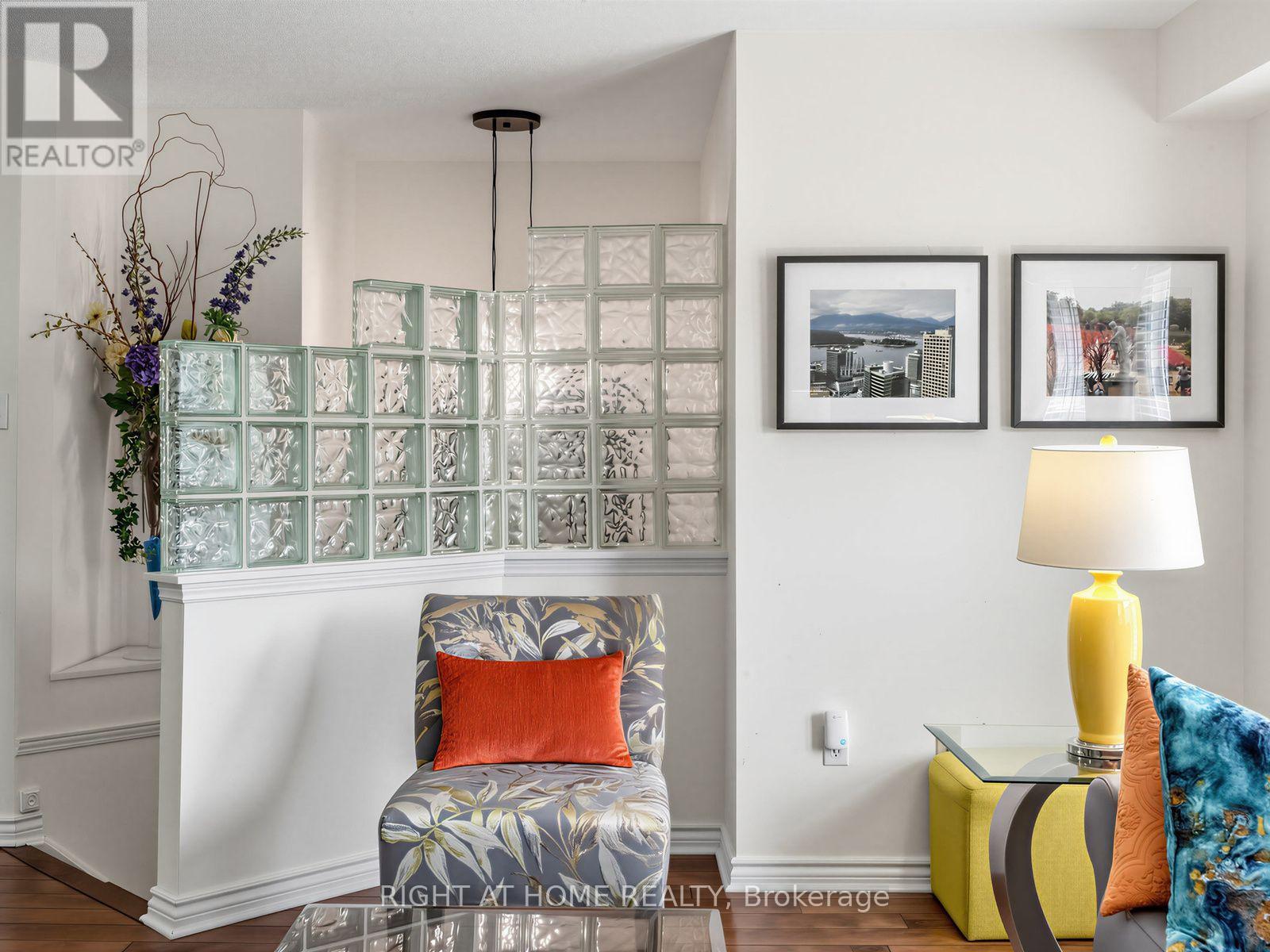25 - 25 Tamarack Circle, Toronto, Ontario  M9P 3T9 - Photo 6 - W13739830