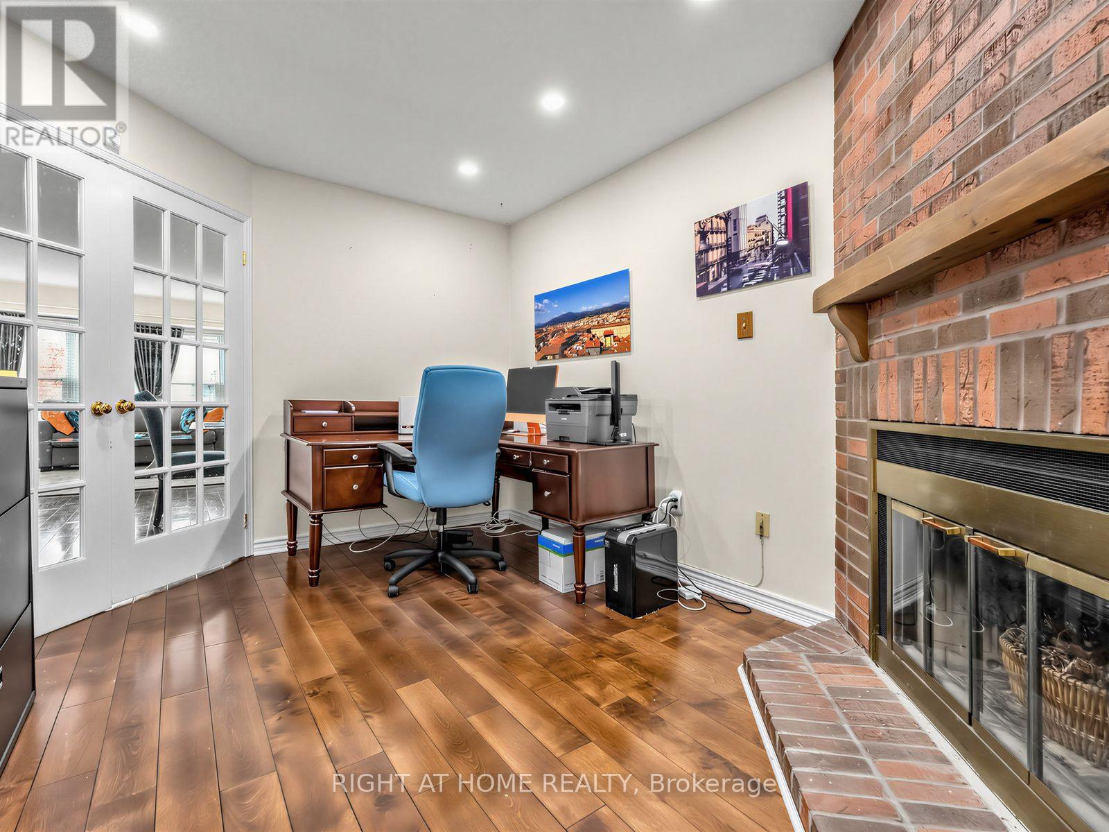 25 - 25 Tamarack Circle, Toronto, Ontario  M9P 3T9 - Photo 7 - W13739830