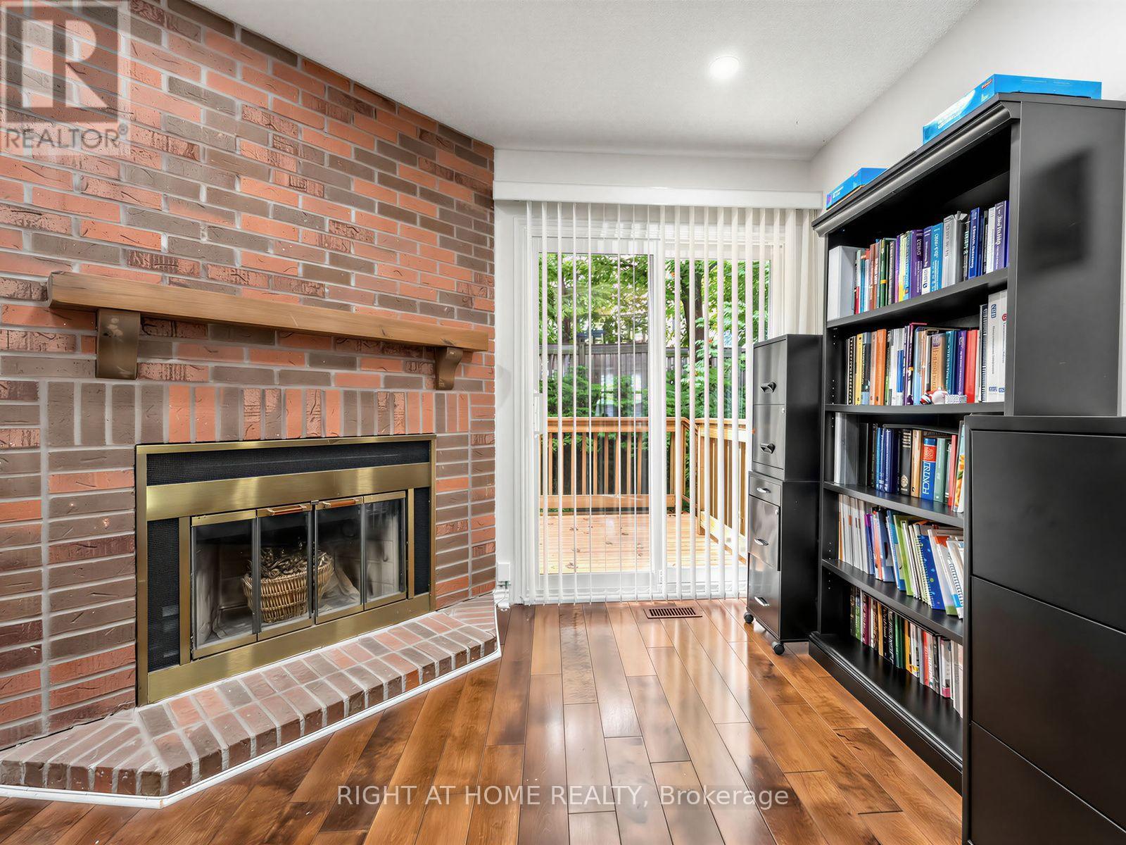 25 - 25 Tamarack Circle, Toronto, Ontario  M9P 3T9 - Photo 8 - W13739830