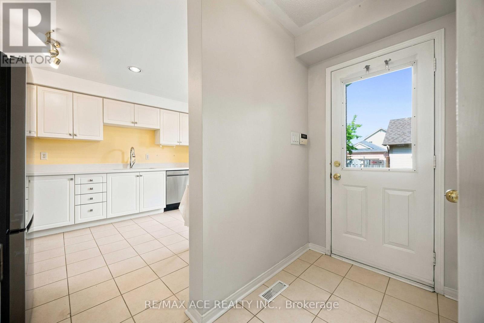 16 White's Hill Avenue, Markham, Ontario  L6B 1C1 - Photo 10 - N13713512