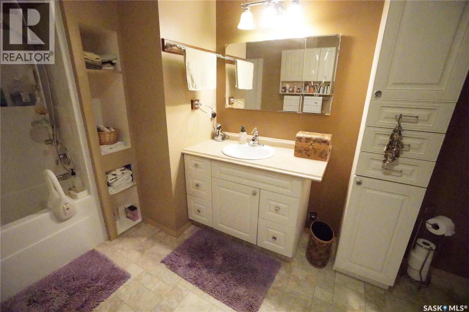406 2nd Avenue W, Riverhurst, Saskatchewan  S0H 3P0 - Photo 26 - SK047411