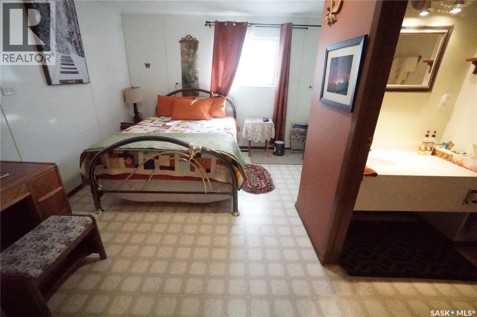 406 2nd Avenue W, Riverhurst, Saskatchewan  S0H 3P0 - Photo 37 - SK047411