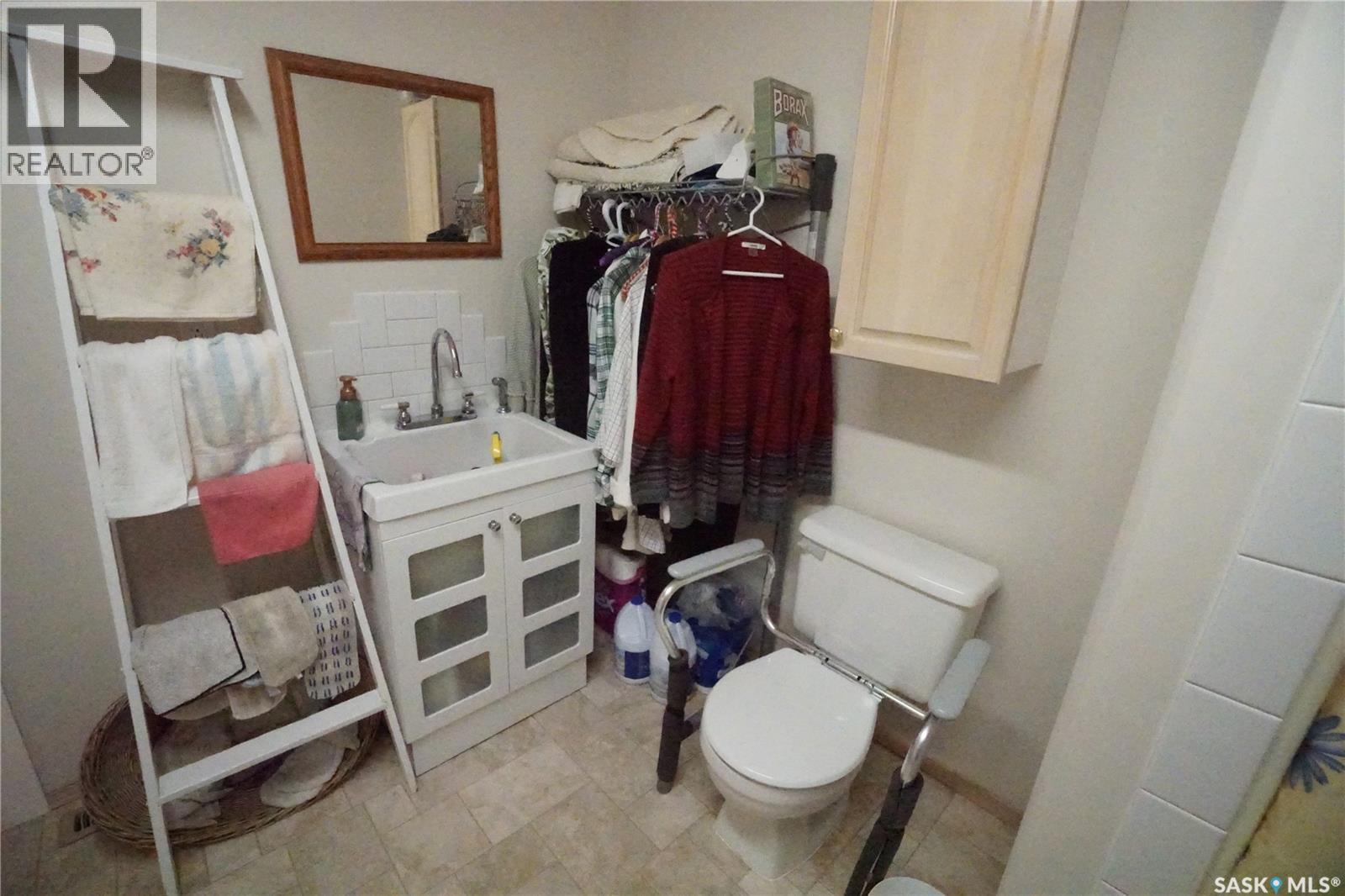 406 2nd Avenue W, Riverhurst, Saskatchewan  S0H 3P0 - Photo 42 - SK047411