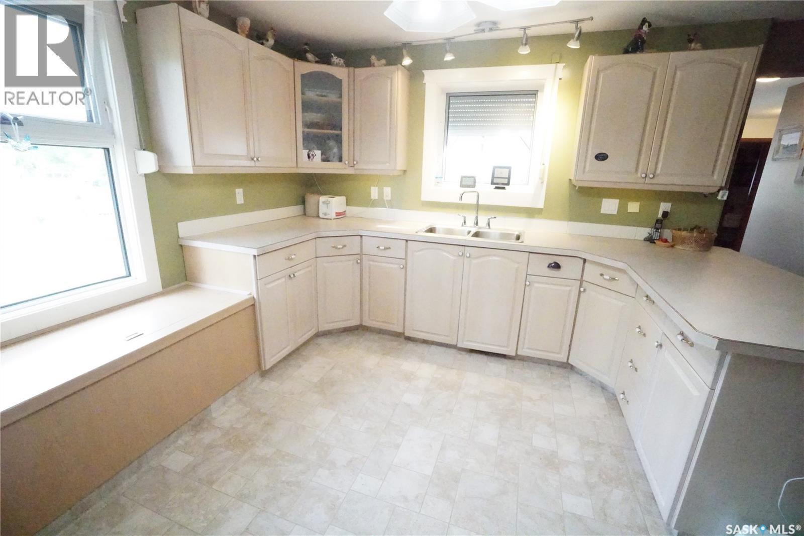 406 2nd Avenue W, Riverhurst, Saskatchewan  S0H 3P0 - Photo 8 - SK047411