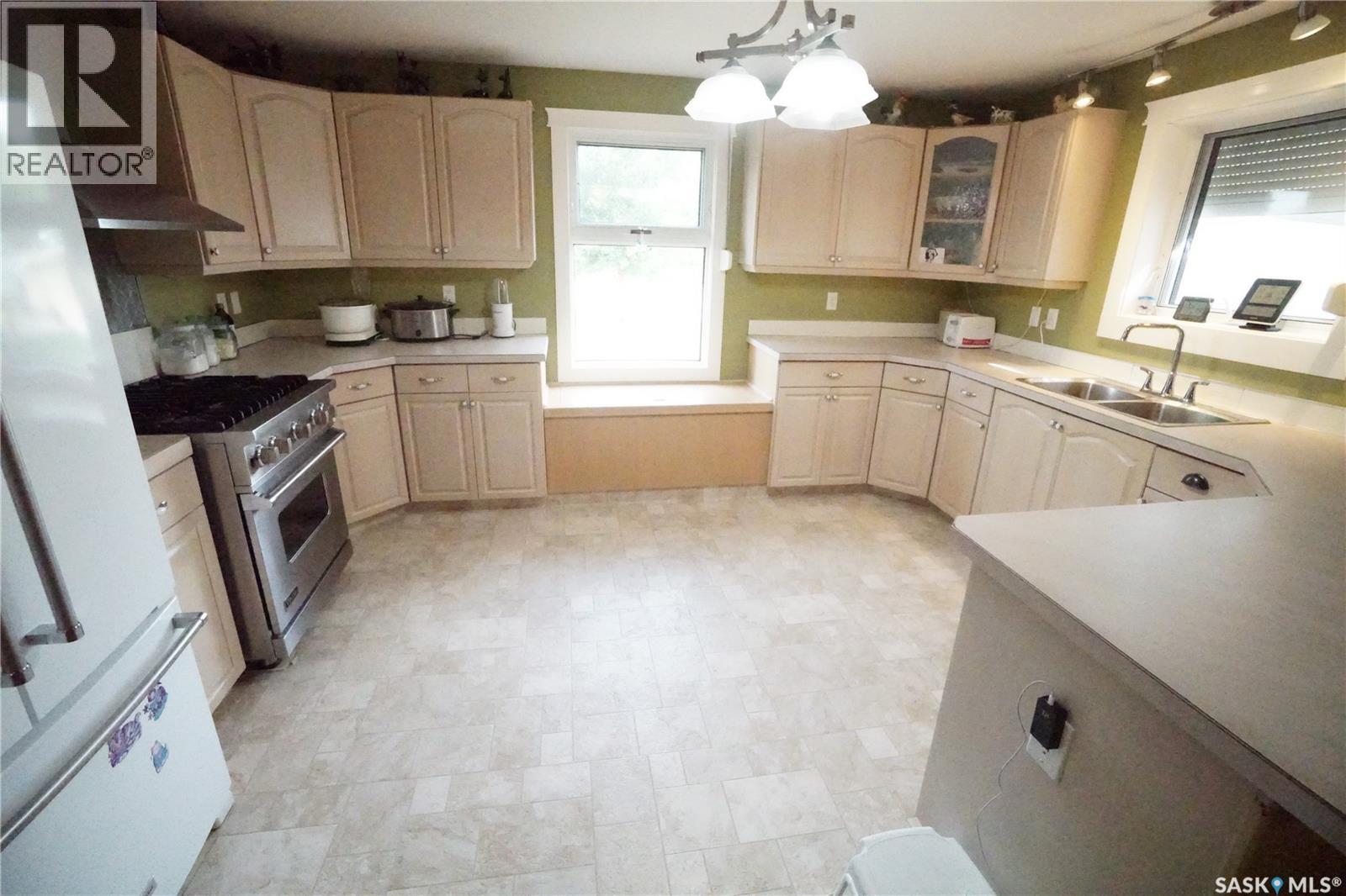 406 2nd Avenue W, Riverhurst, Saskatchewan  S0H 3P0 - Photo 9 - SK047411