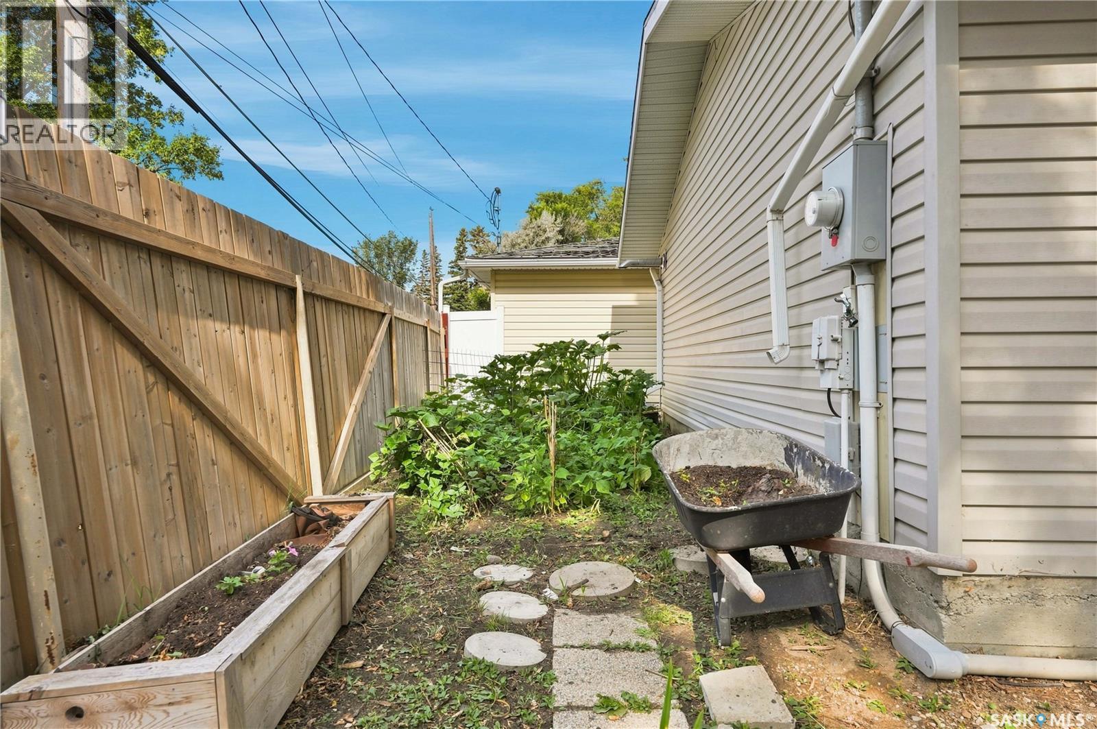2524 Grant Road, Regina, Saskatchewan  S4S 5E6 - Photo 47 - SK047170