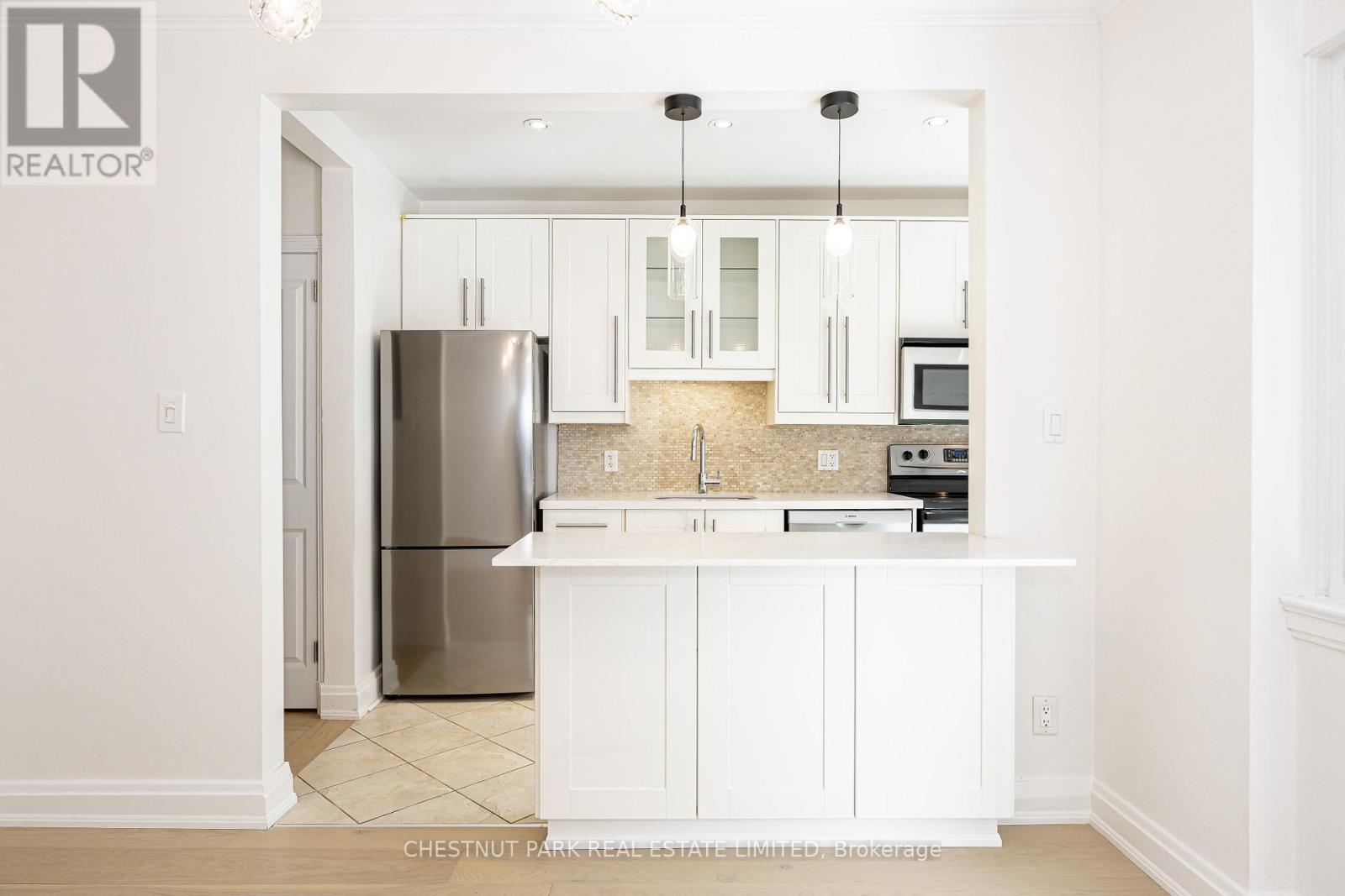 Main - 99 Chatsworth Drive, Toronto, Ontario  M4R 1R8 - Photo 13 - C13740028