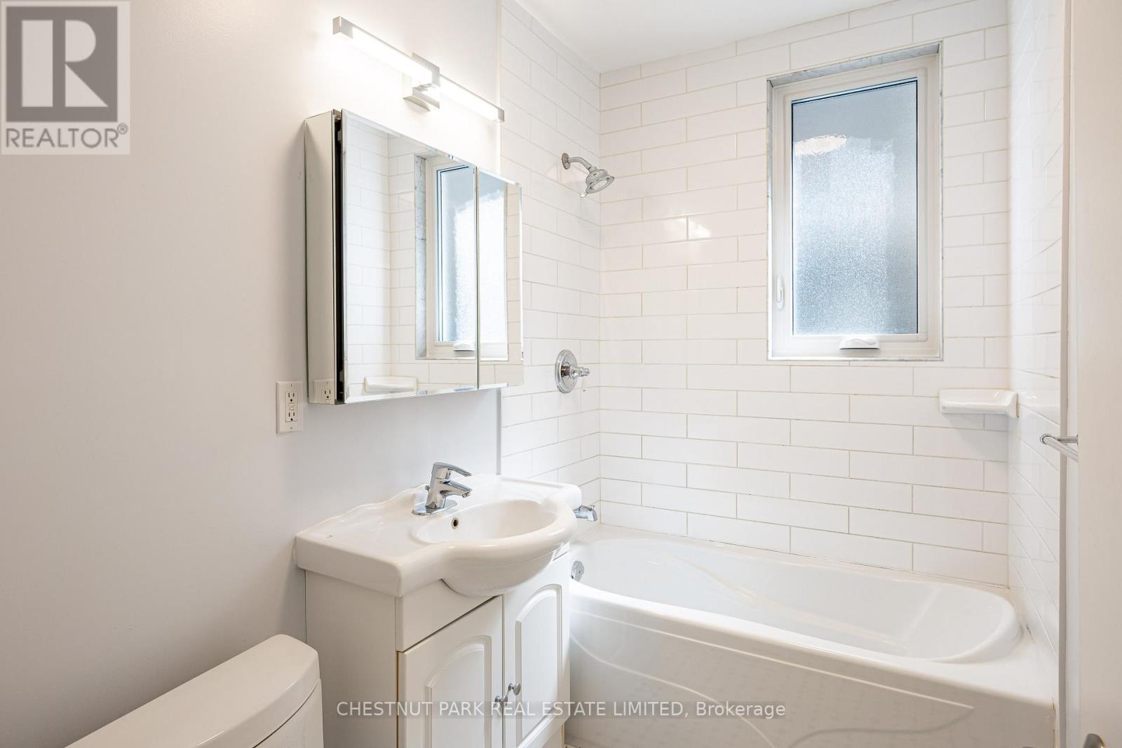 Main - 99 Chatsworth Drive, Toronto, Ontario  M4R 1R8 - Photo 16 - C13740028