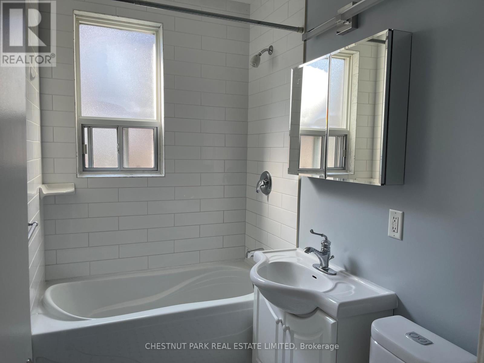 Upper - 101 Chatsworth Drive, Toronto, Ontario  M4R 1R8 - Photo 12 - C13740032
