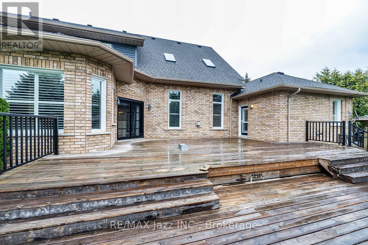 99 Hurd Street, Oshawa, Ontario  L1H 7K4 - Photo 2 - E13738214