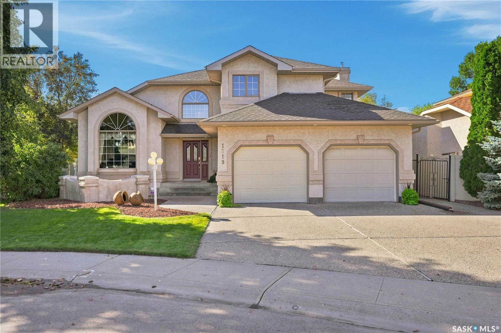 1719 Clive BAY E, Regina, Saskatchewan