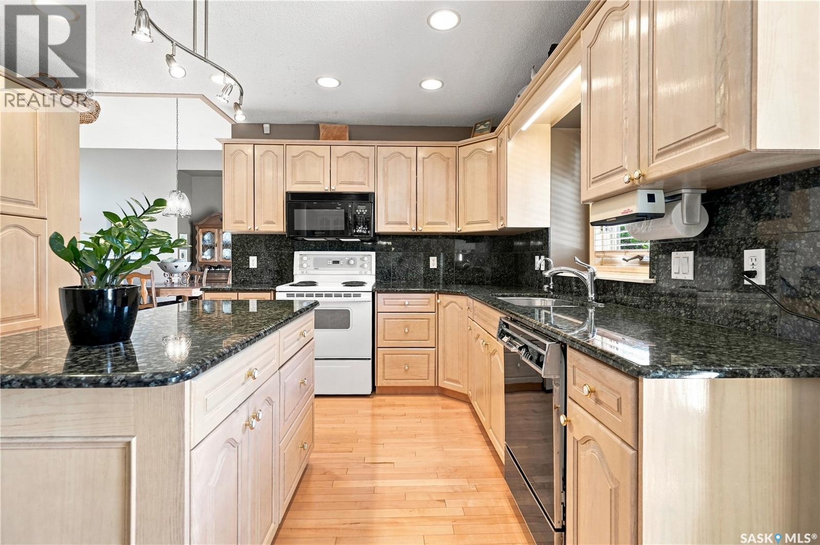 1719 Clive Bay E, Regina, Saskatchewan  S4V 2R8 - Photo 16 - SK047353