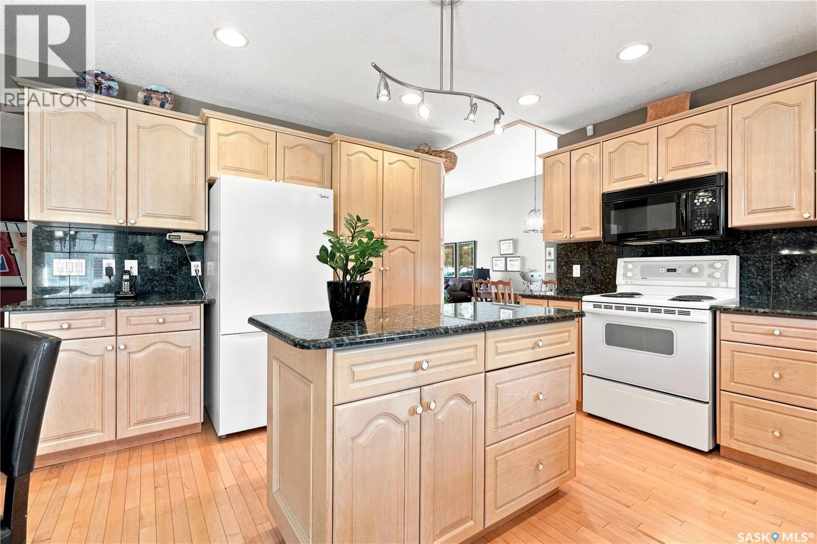 1719 Clive Bay E, Regina, Saskatchewan  S4V 2R8 - Photo 17 - SK047353