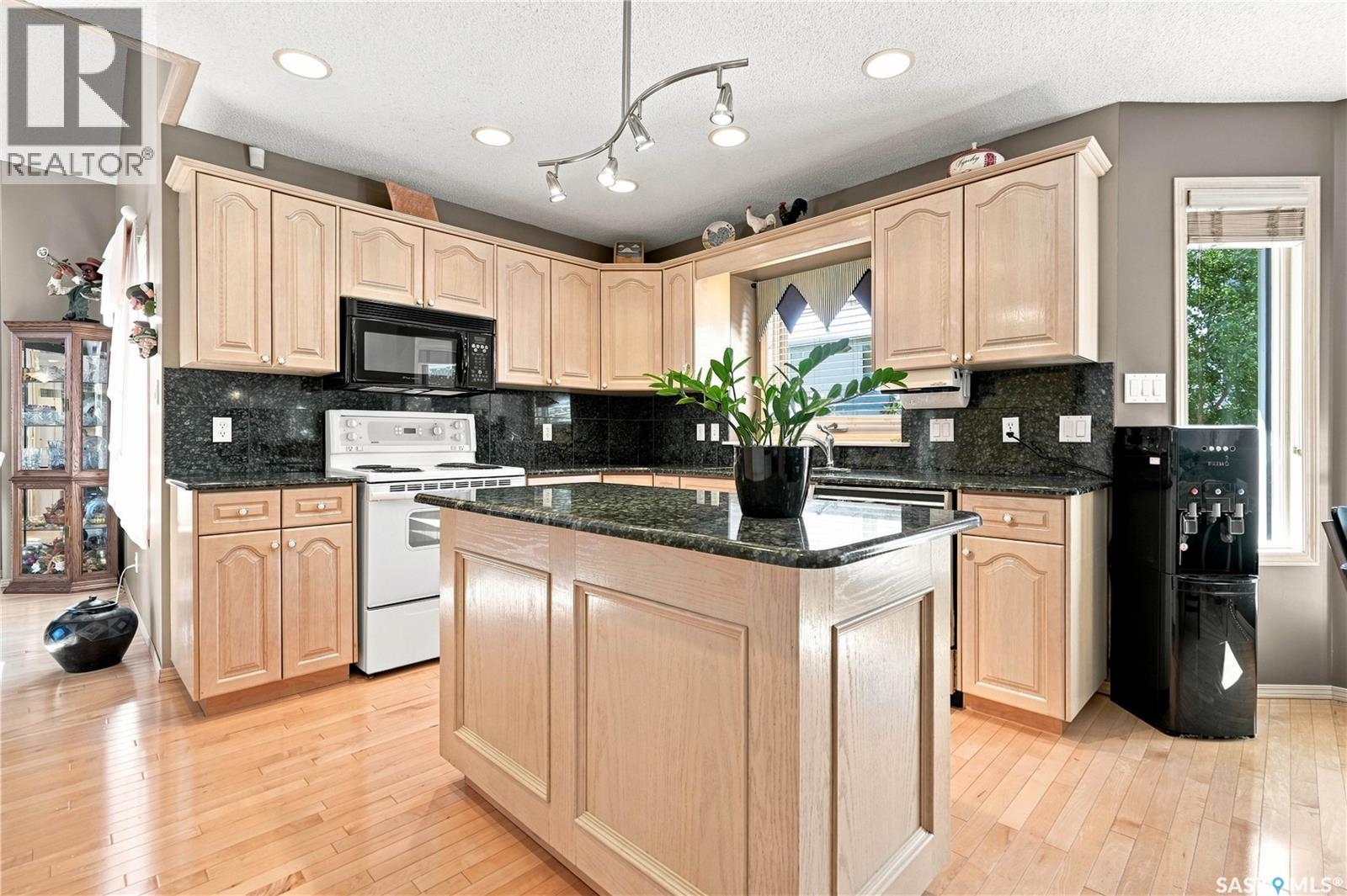 1719 Clive Bay E, Regina, Saskatchewan  S4V 2R8 - Photo 18 - SK047353