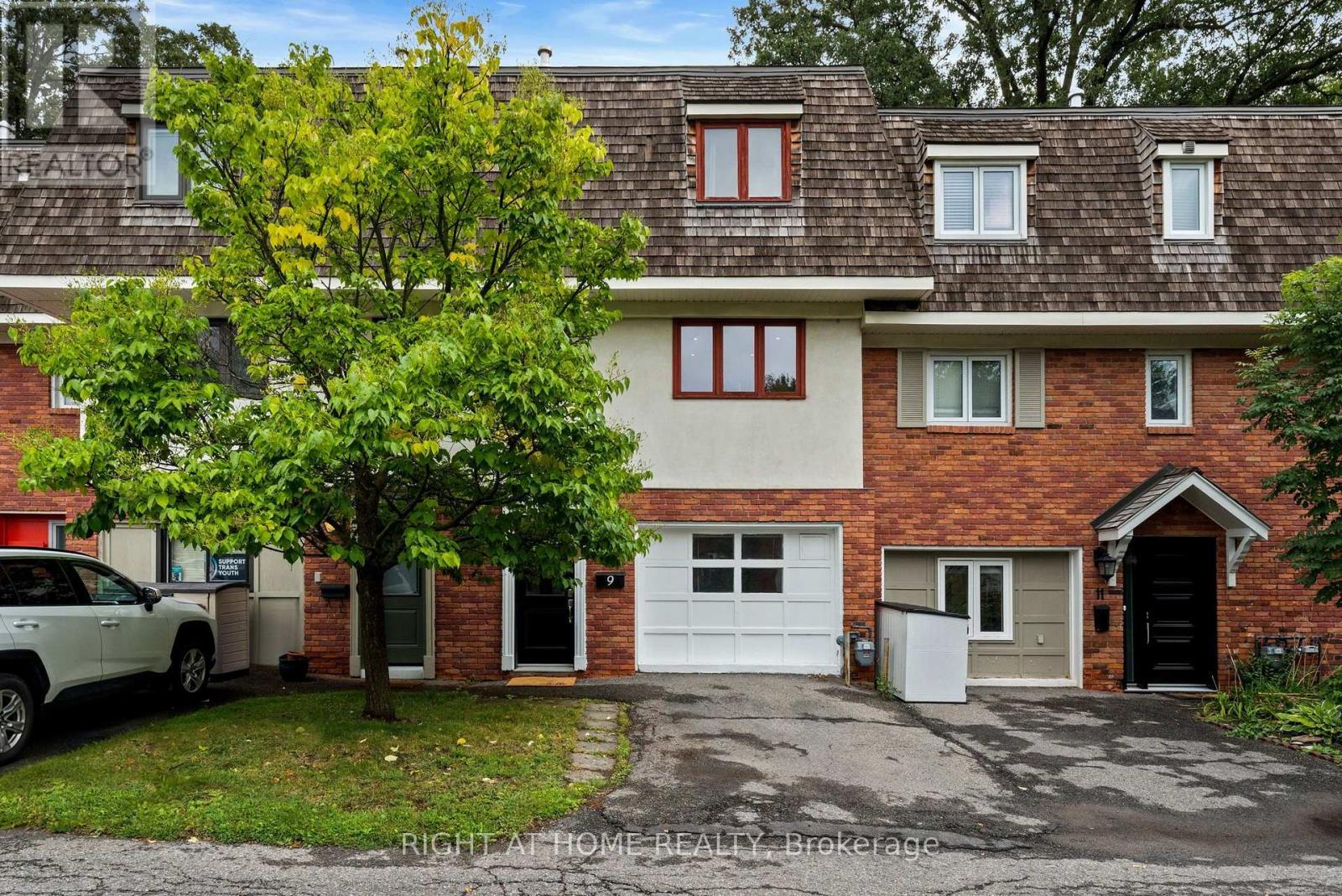 9 MARCO LANE, Ottawa, Ontario