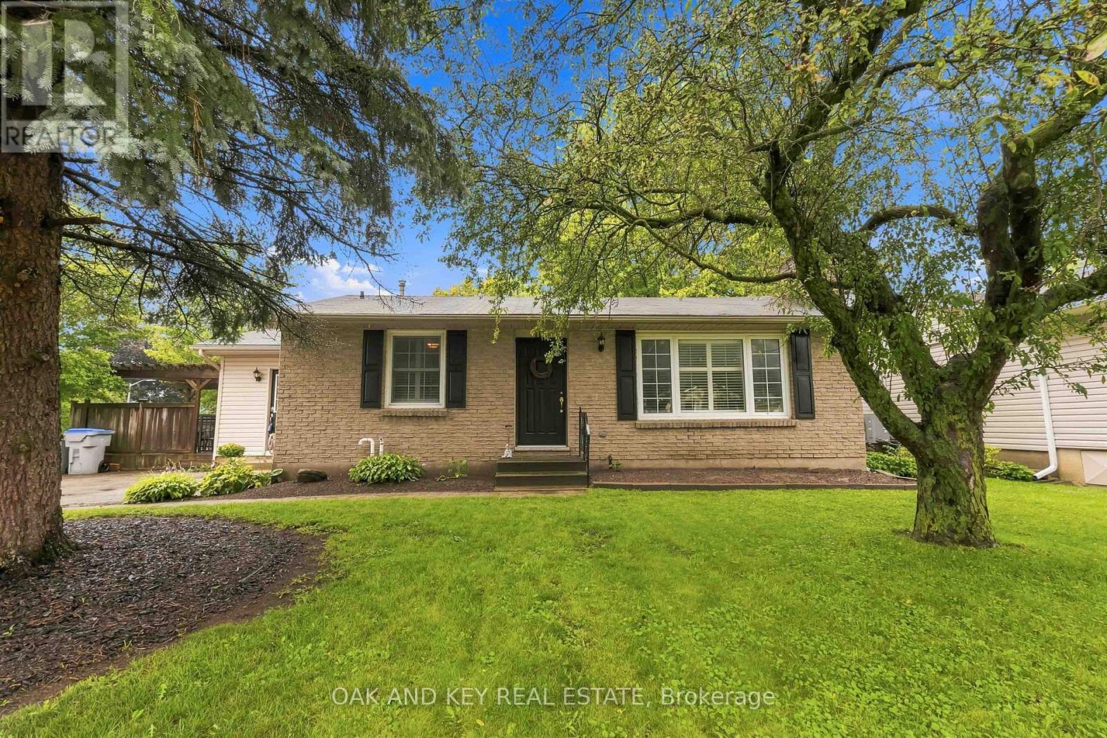 118 Harold Court, Lucan Biddulph, Ontario  N0M 2J0 - Photo 1 - X13740318