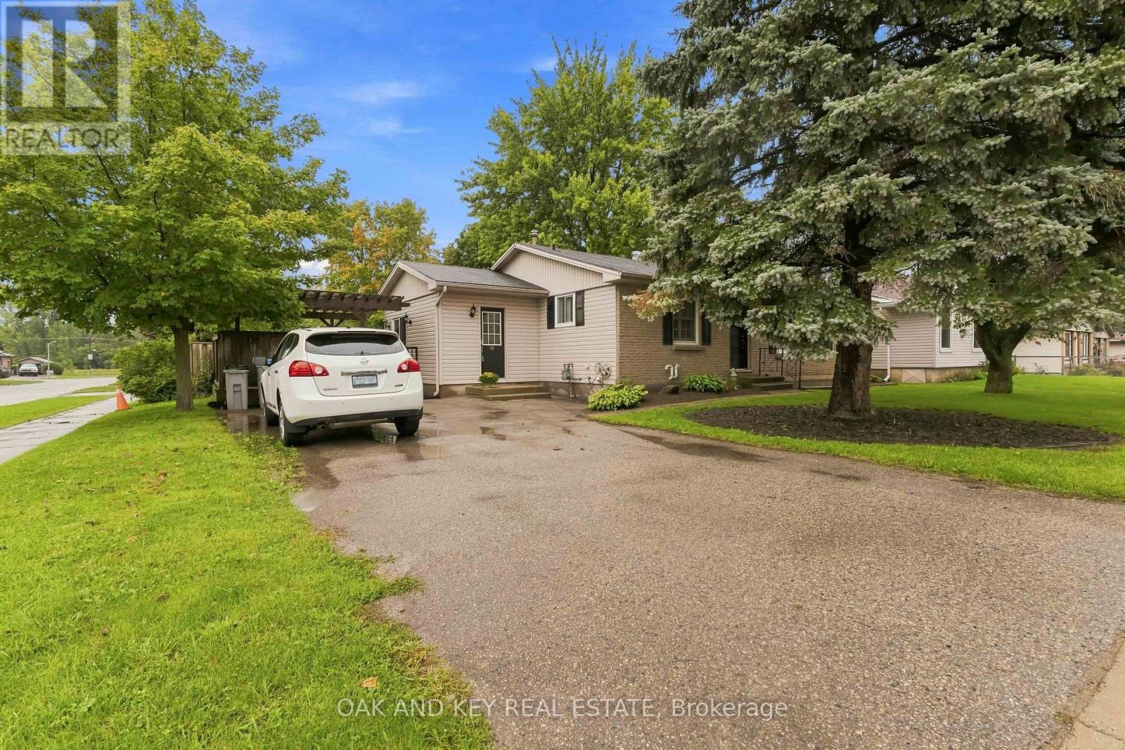 118 Harold Court, Lucan Biddulph, Ontario  N0M 2J0 - Photo 3 - X13740318