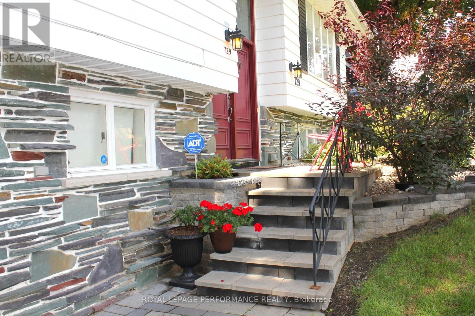 729 Iroquois Drive, Cornwall, Ontario K6H 5C6 - Photo 3 - X13740114