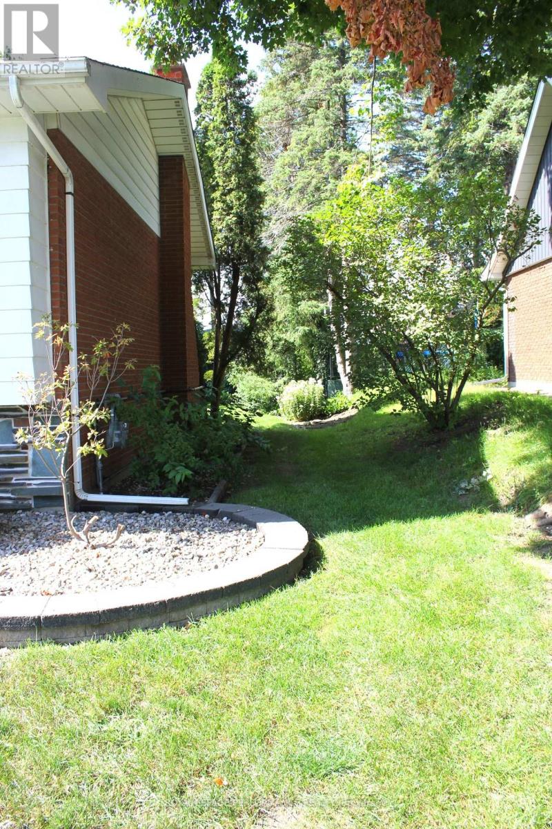 729 Iroquois Drive, Cornwall, Ontario K6H 5C6 - Photo 5 - X13740114