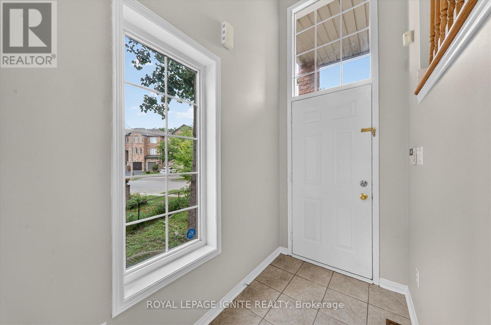 135 Conn Smythe Drive, Toronto, Ontario M1J 3P6 - Photo 3 - E13739142
