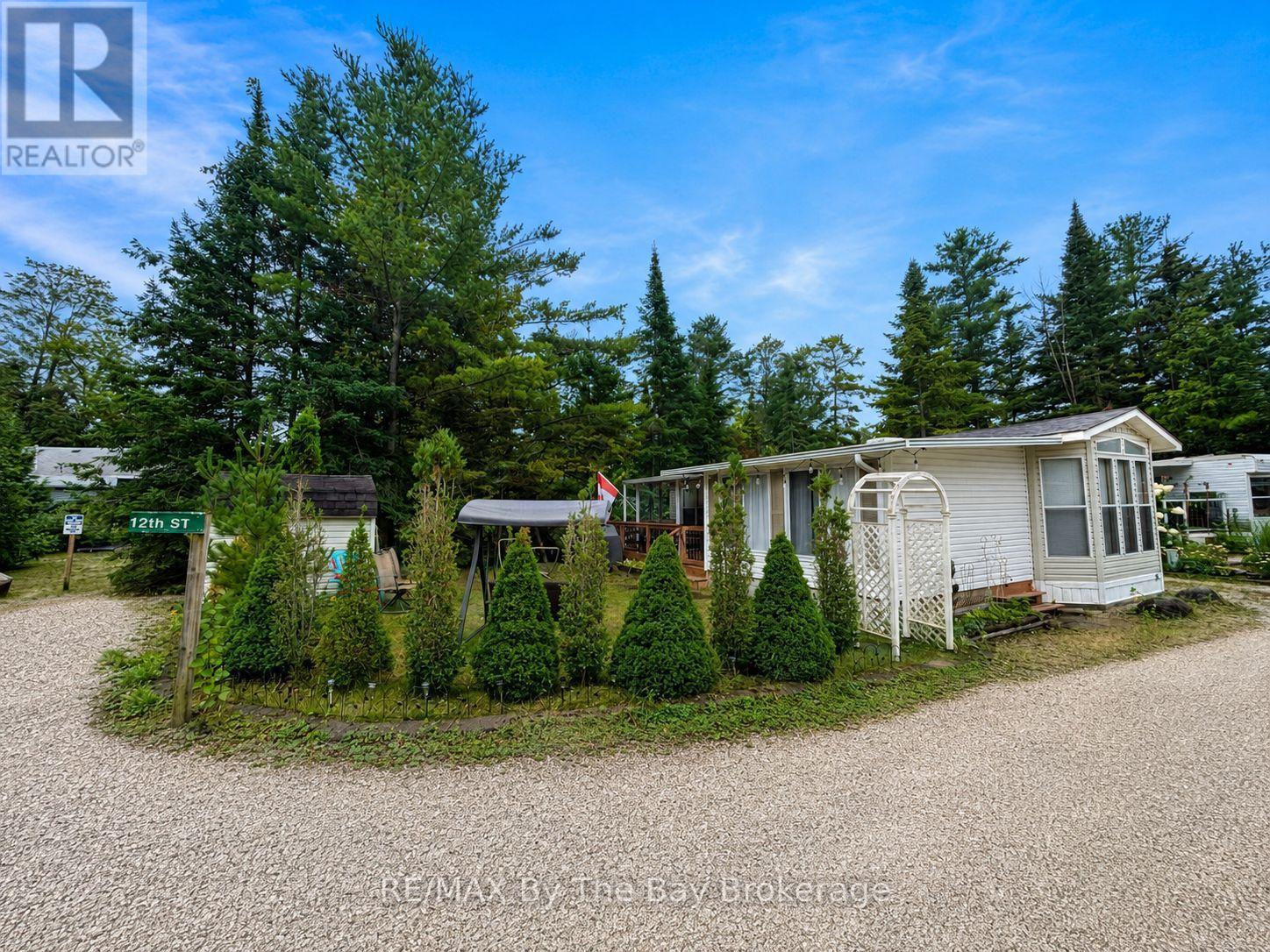 168 - 85 Theme Park Drive, Wasaga Beach, Ontario  L9Z 1X7 - Photo 4 - S13740378