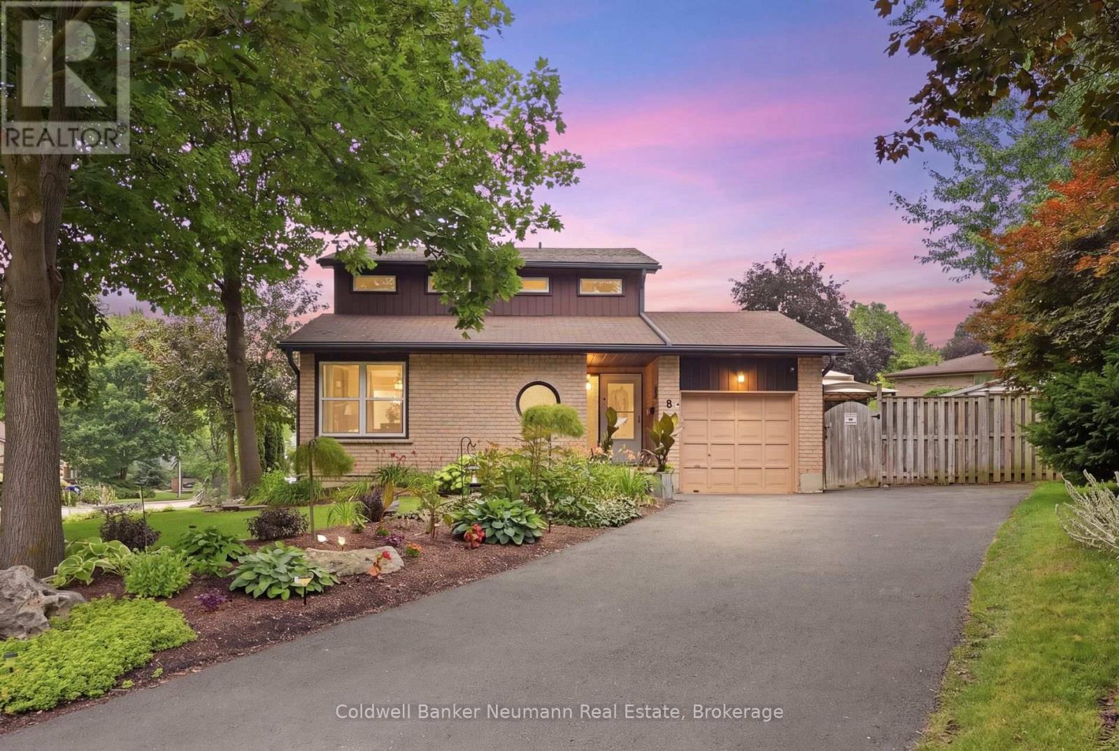 8 Pickwick Place, Guelph (Willow West/sugarbush/west Acres), Ontario  N1H 7V8 - Photo 1 - X13740096