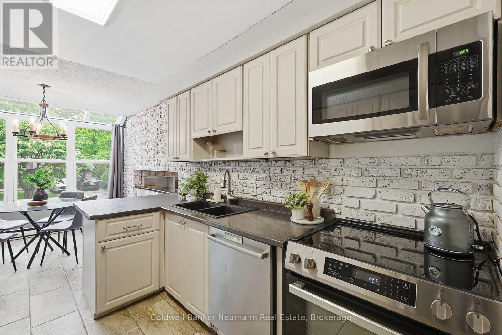 8 Pickwick Place, Guelph (Willow West/sugarbush/west Acres), Ontario  N1H 7V8 - Photo 13 - X13740096
