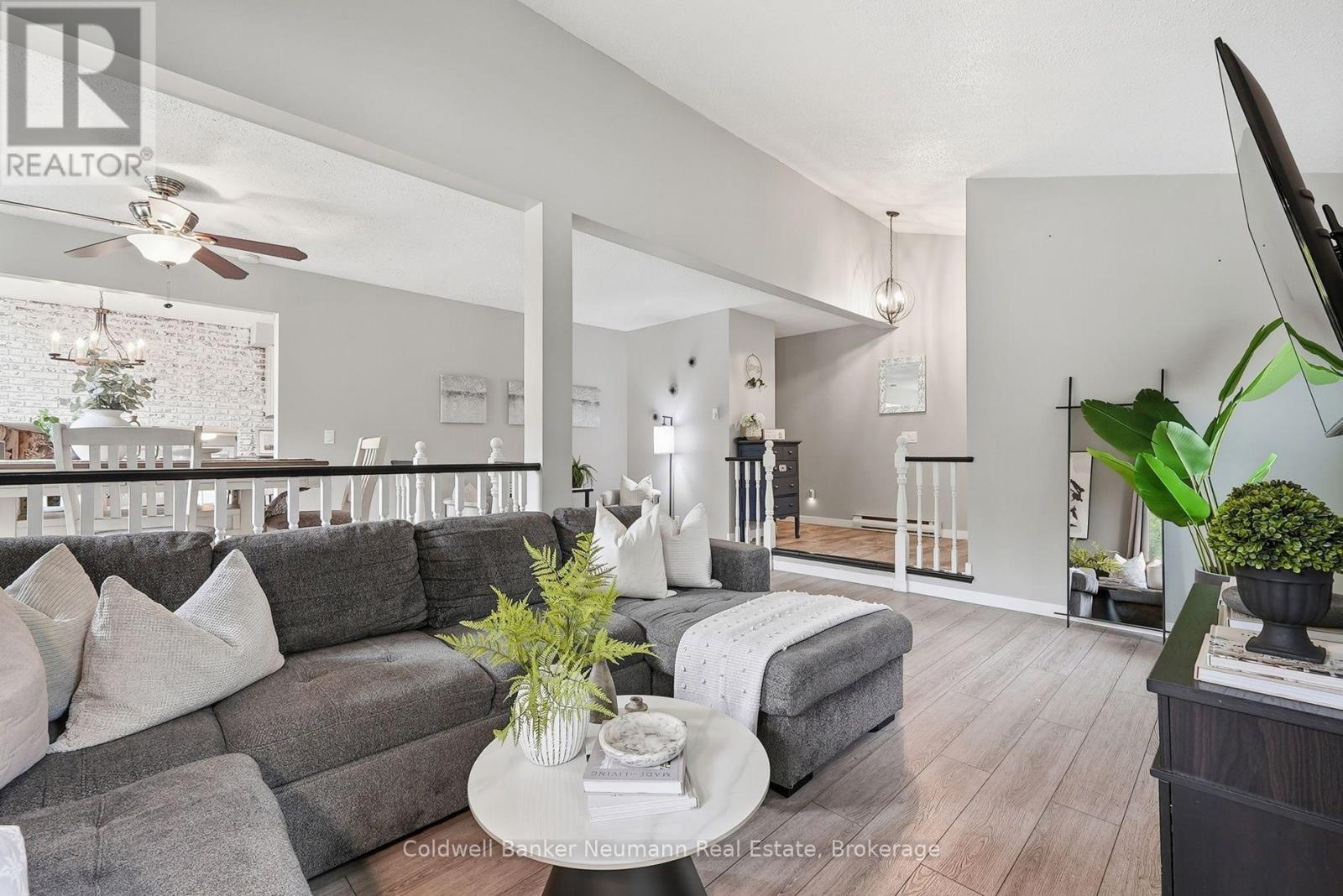 8 Pickwick Place, Guelph (Willow West/sugarbush/west Acres), Ontario  N1H 7V8 - Photo 5 - X13740096