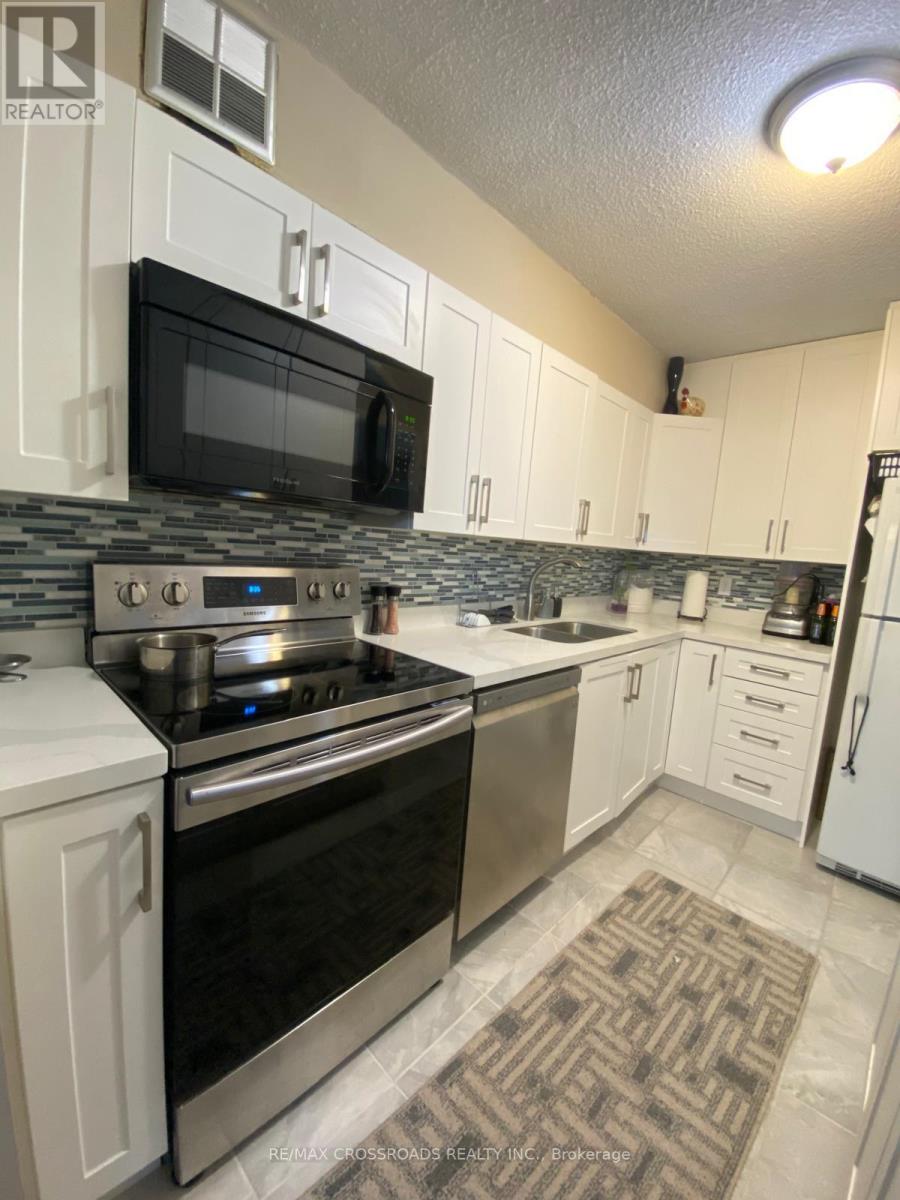 203 - 40 Sunrise Avenue, Toronto, Ontario  M4A 2R4 - Photo 3 - C13740070