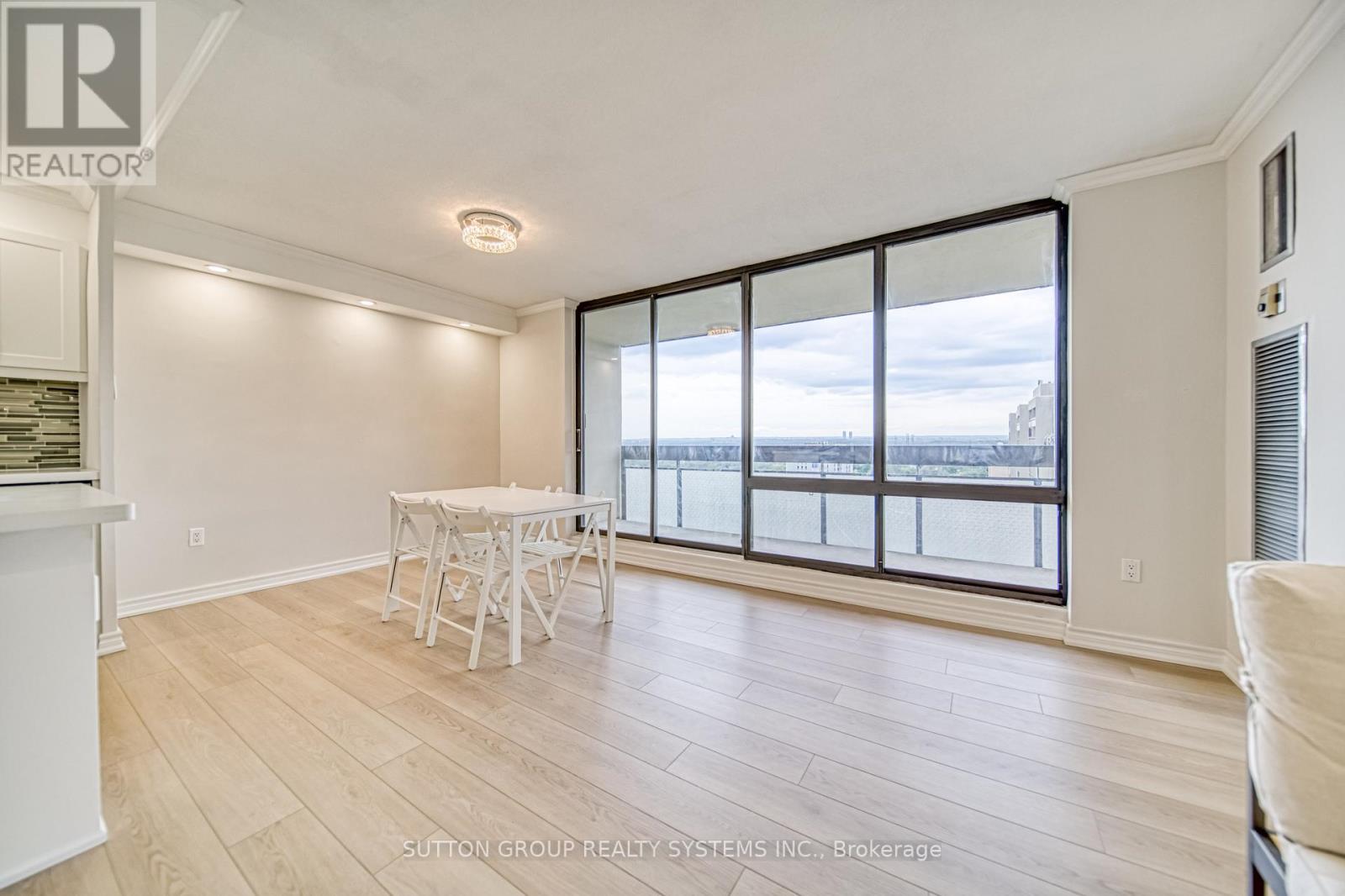 1811 - 260 Seneca Hill Drive, Toronto, Ontario  M2J 4S6 - Photo 15 - C13740256