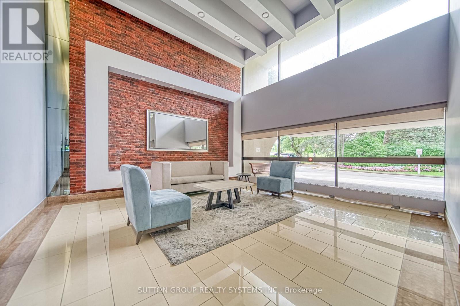 1811 - 260 Seneca Hill Drive, Toronto, Ontario  M2J 4S6 - Photo 3 - C13740256