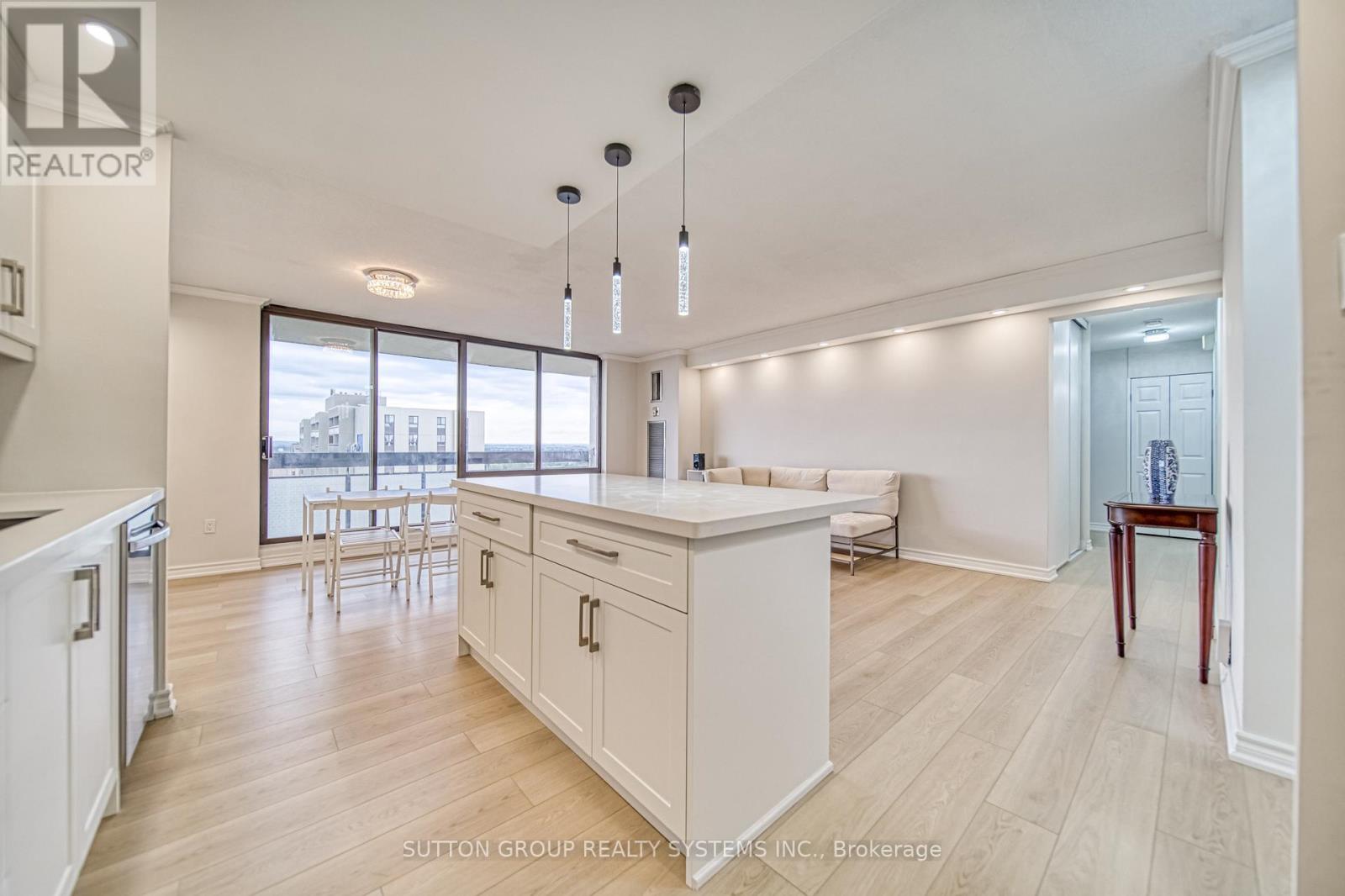 1811 - 260 Seneca Hill Drive, Toronto, Ontario  M2J 4S6 - Photo 6 - C13740256