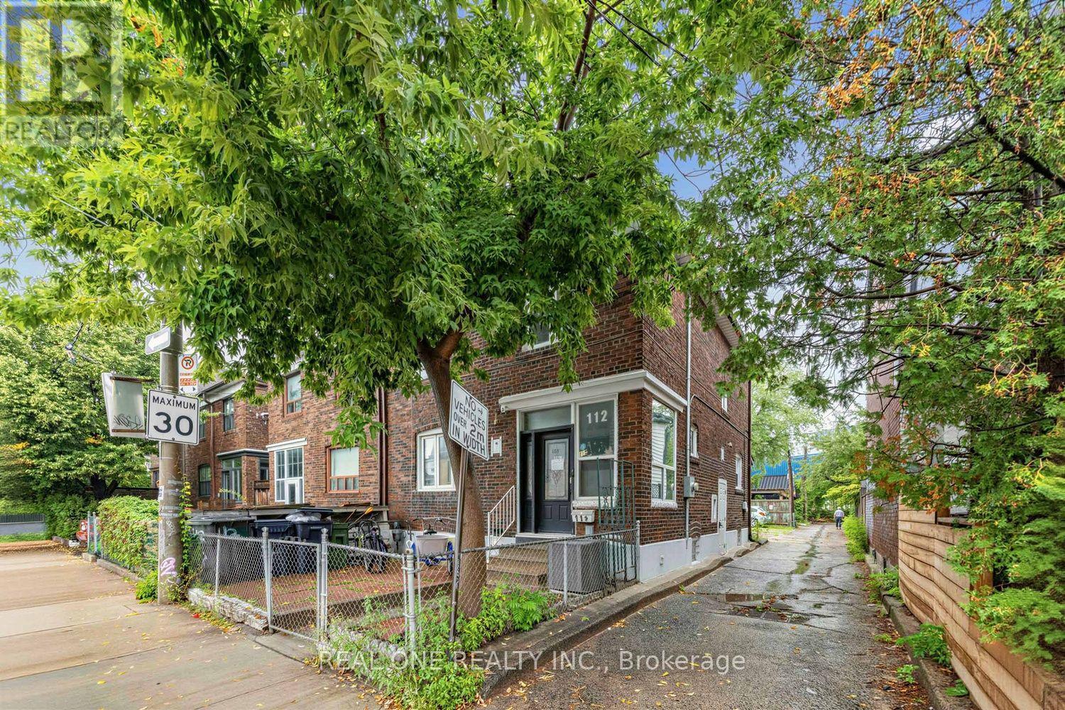 112 OXFORD STREET, Toronto, Ontario