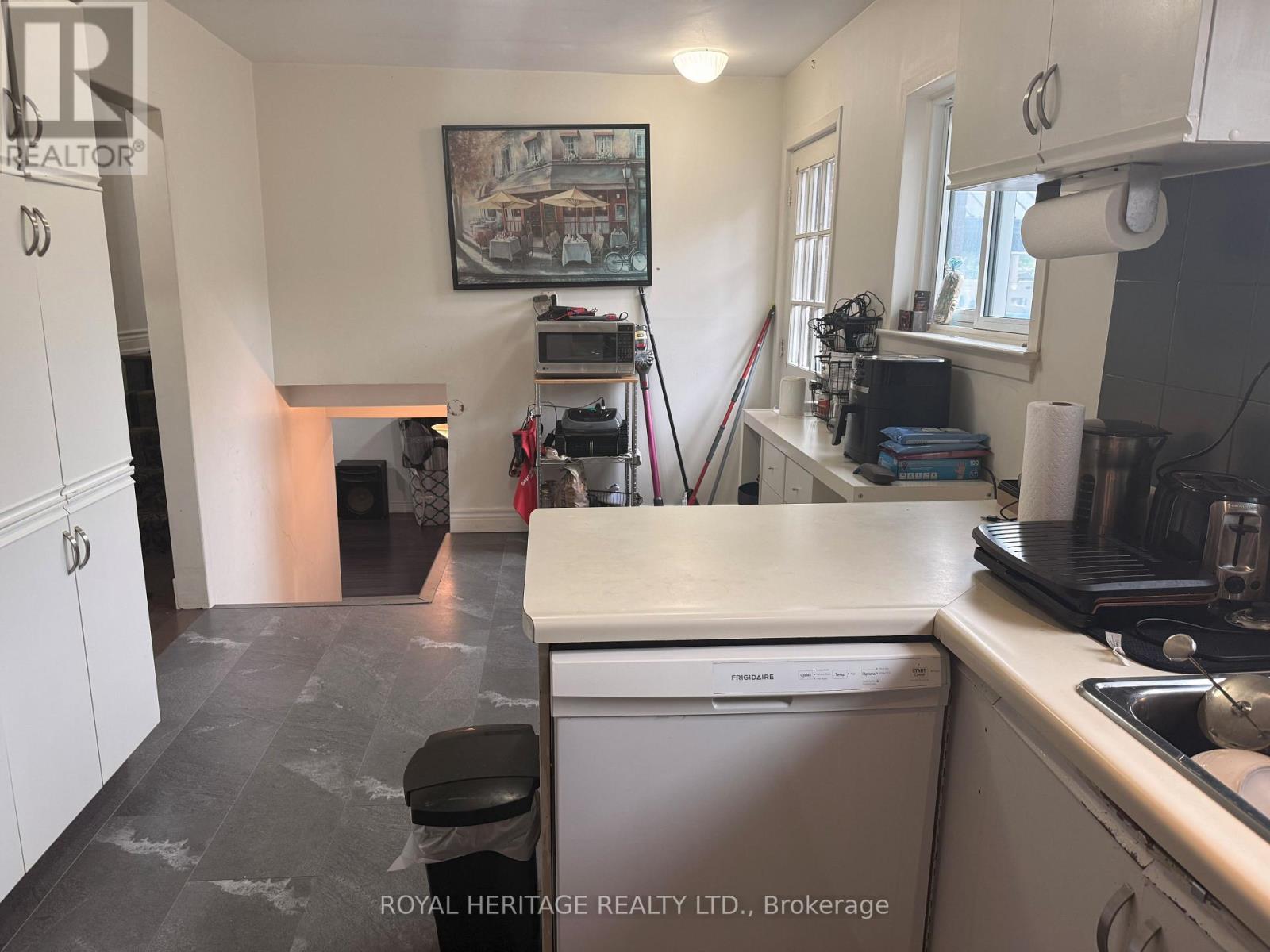 1402 Fordon Avenue, Pickering, Ontario  L1W 1J9 - Photo 2 - E13740268