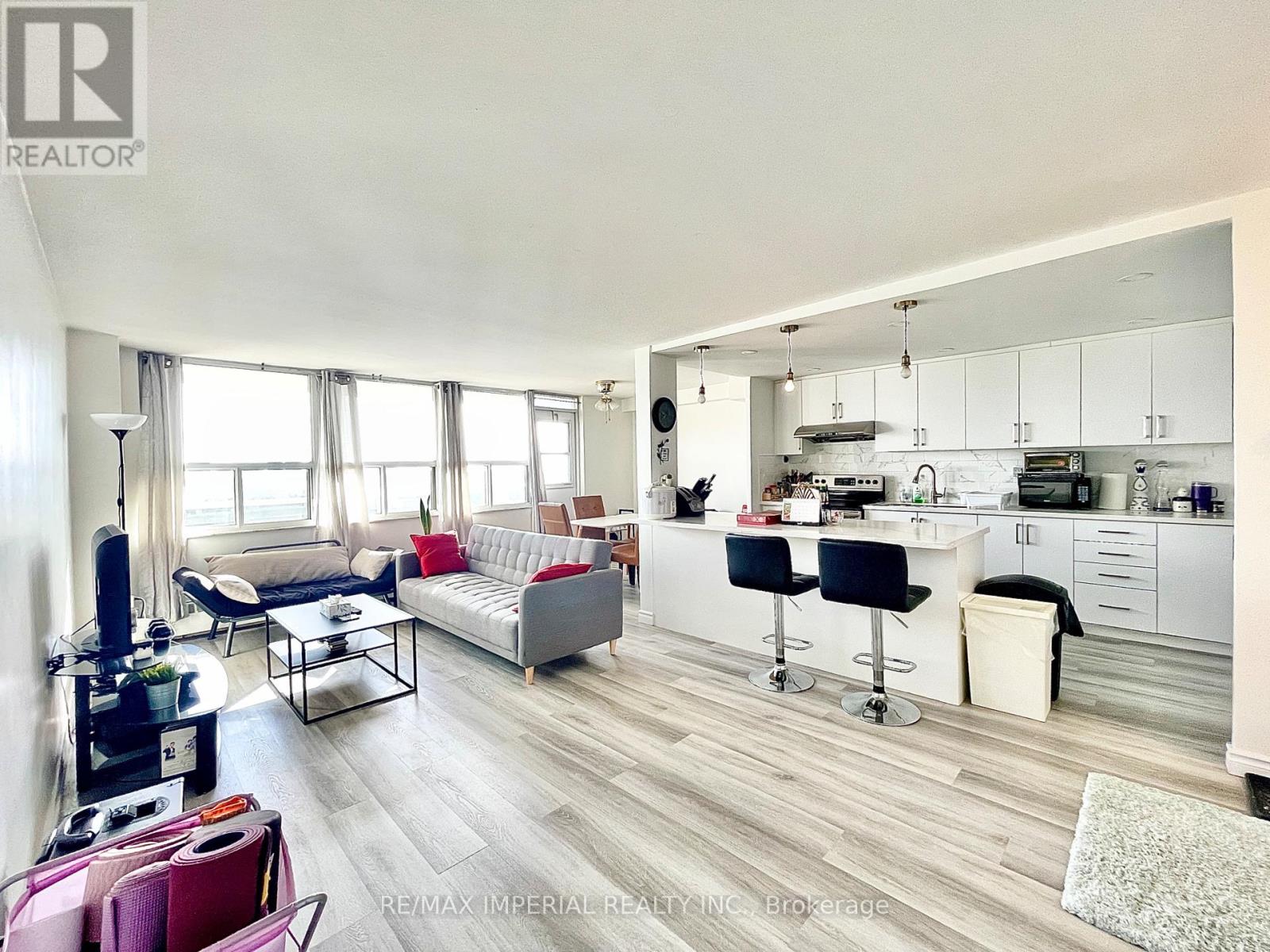 1807 - 270 Palmdale Drive, Toronto, Ontario  M1T 3N8 - Photo 1 - E13740340