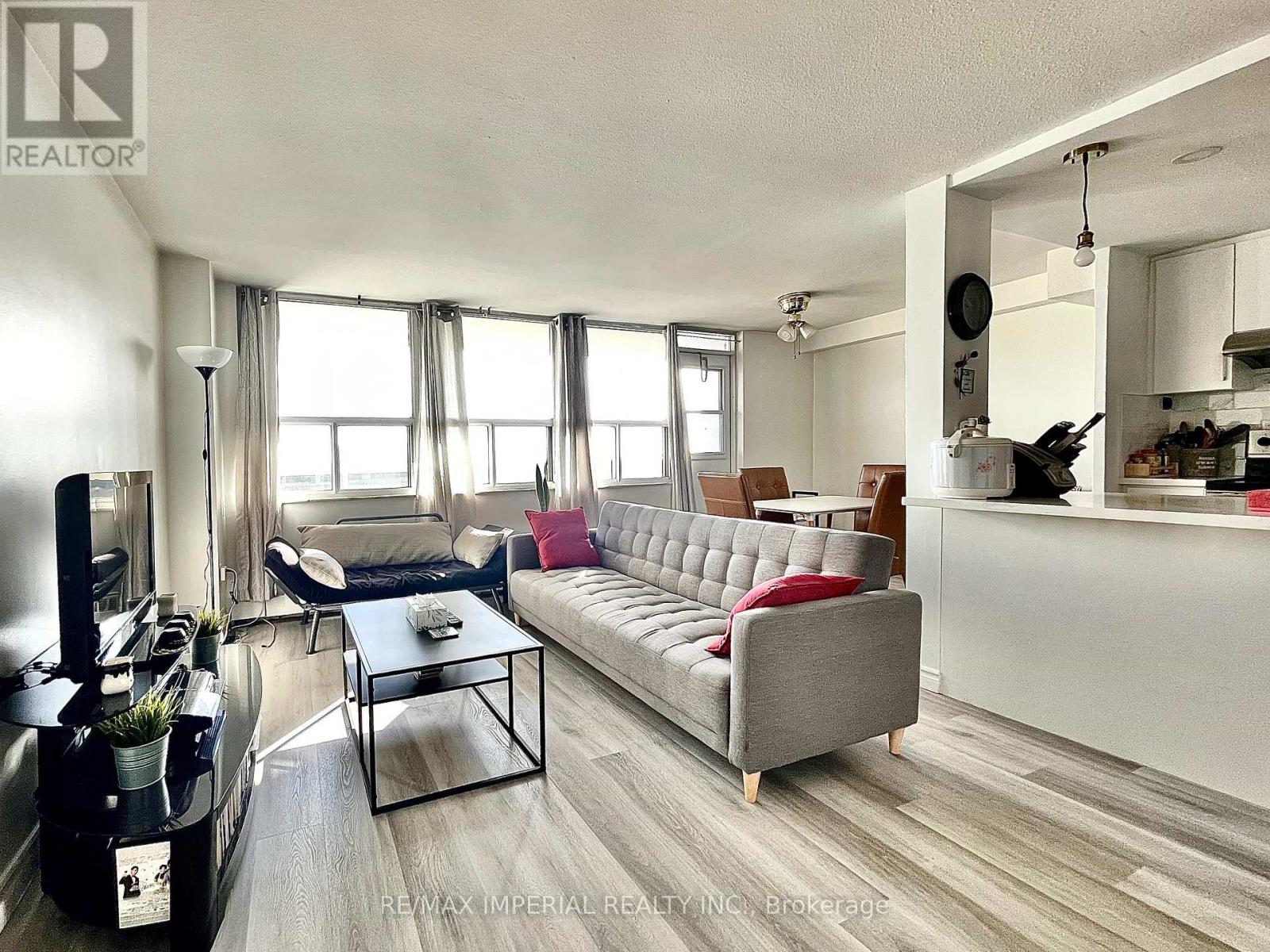1807 - 270 Palmdale Drive, Toronto, Ontario  M1T 3N8 - Photo 6 - E13740340