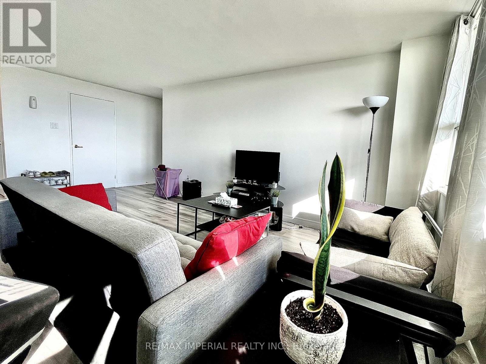 1807 - 270 Palmdale Drive, Toronto, Ontario  M1T 3N8 - Photo 8 - E13740340
