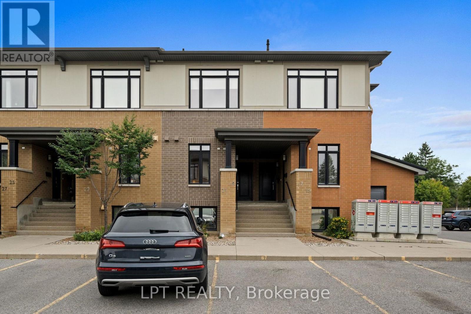21 Bergeron Private, Ottawa, Ontario  K1C 0C2 - Photo 2 - X13740180