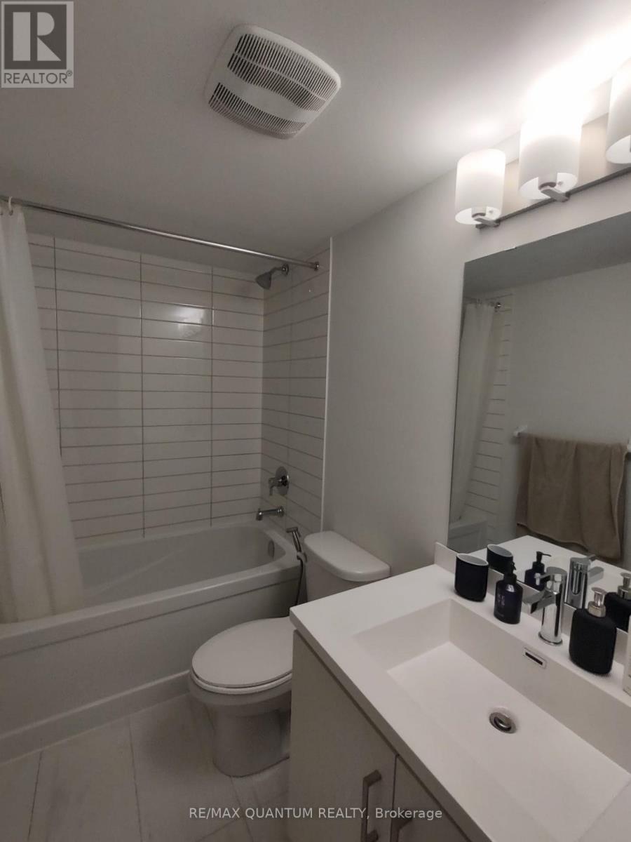 32 - 21 Honeycrisp Crescent, Vaughan, Ontario  L4K 0N6 - Photo 10 - N13740106