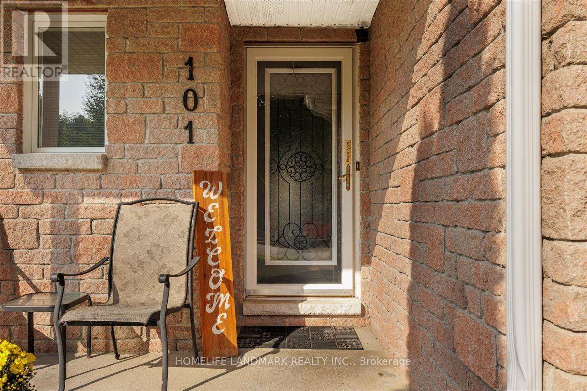 101 Noble Drive, Bradford West Gwillimbury (Bradford), Ontario  L3Z 3B5 - Photo 2 - N13740154