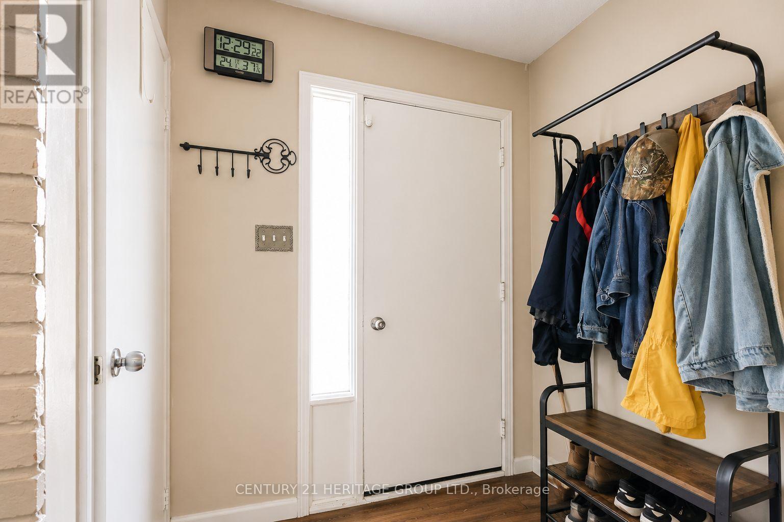85 Chaucer Crescent, Barrie, Ontario  L4N 4T8 - Photo 2 - S13740148
