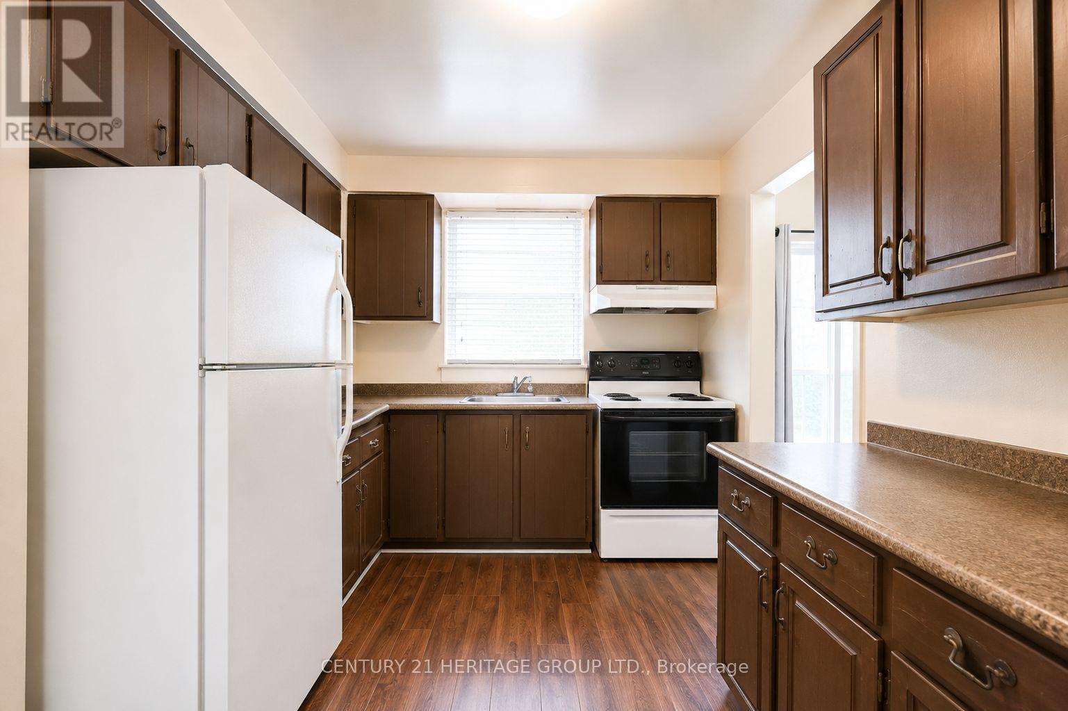 85 Chaucer Crescent, Barrie, Ontario  L4N 4T8 - Photo 6 - S13740148