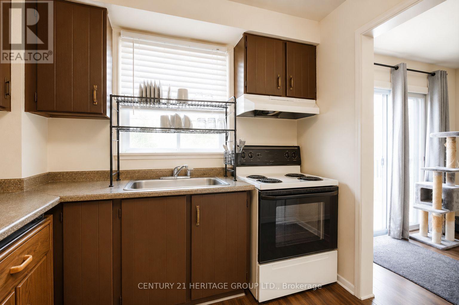 85 Chaucer Crescent, Barrie, Ontario  L4N 4T8 - Photo 7 - S13740148