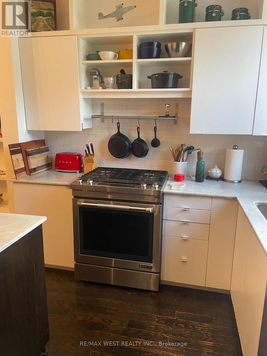 Main & Second - 58 Lynd Avenue, Toronto, Ontario  M6R 1T9 - Photo 10 - W13740120