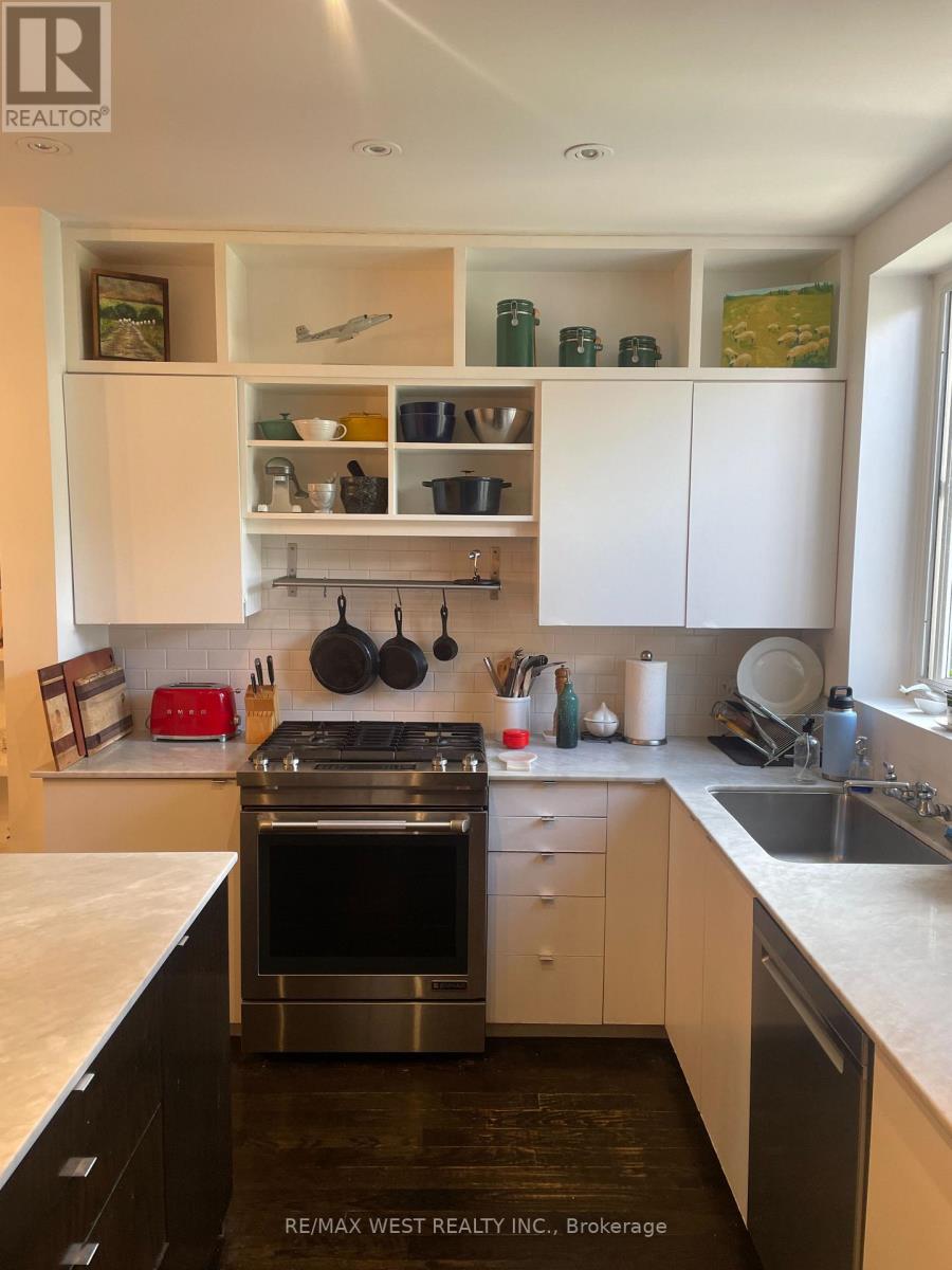 Main & Second - 58 Lynd Avenue, Toronto, Ontario  M6R 1T9 - Photo 11 - W13740120